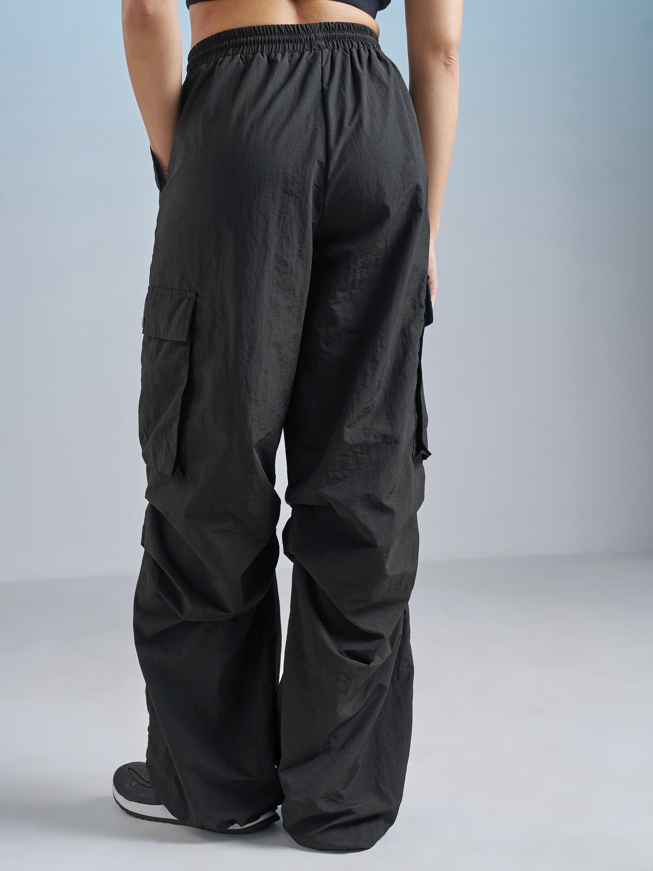 Street By Tokyo Talkies Women Black Solid Loose Fit Cargos - Black - Image 3
