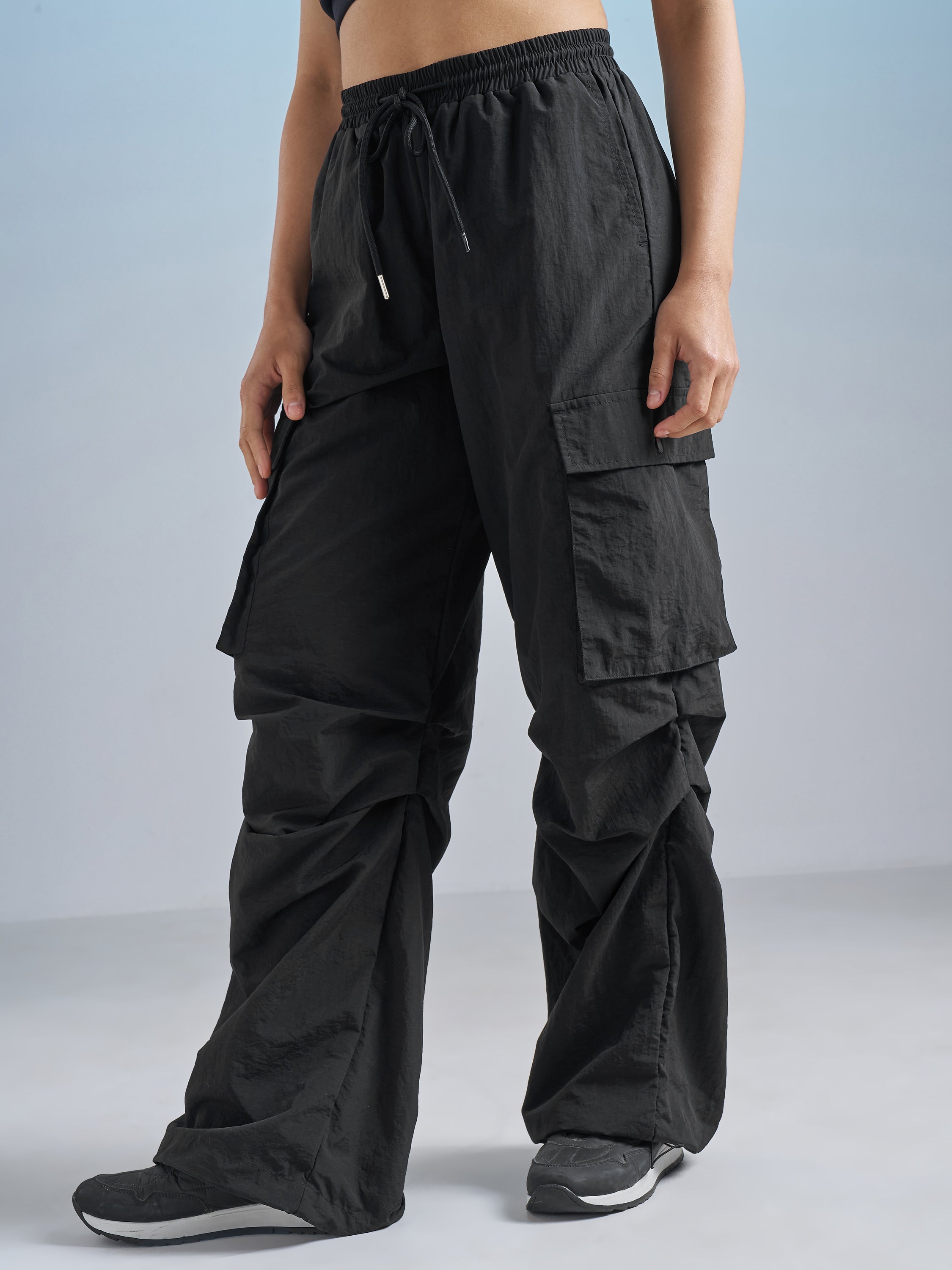 Street By Tokyo Talkies Women Black Solid Loose Fit Cargos - Black - Image 4