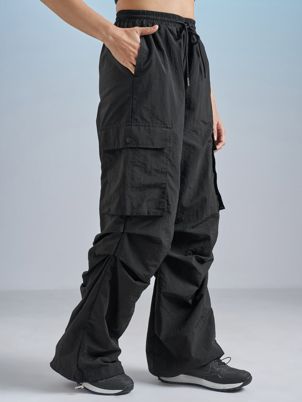 Street By Tokyo Talkies Women Black Solid Loose Fit Cargos - Black - Image 6