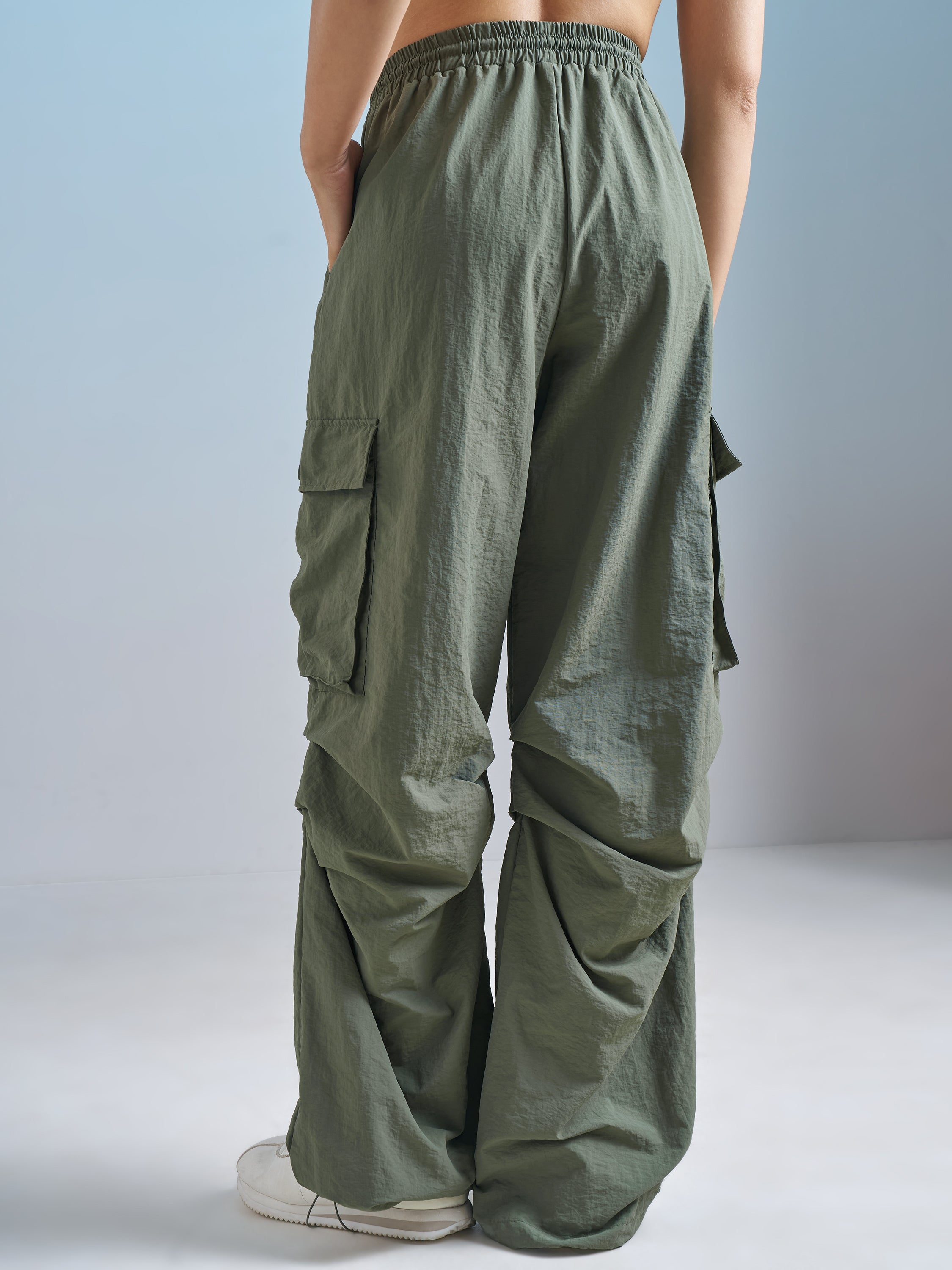 Street By Tokyo Talkies Women Green Solid Loose Fit Cargos - Green - Image 3