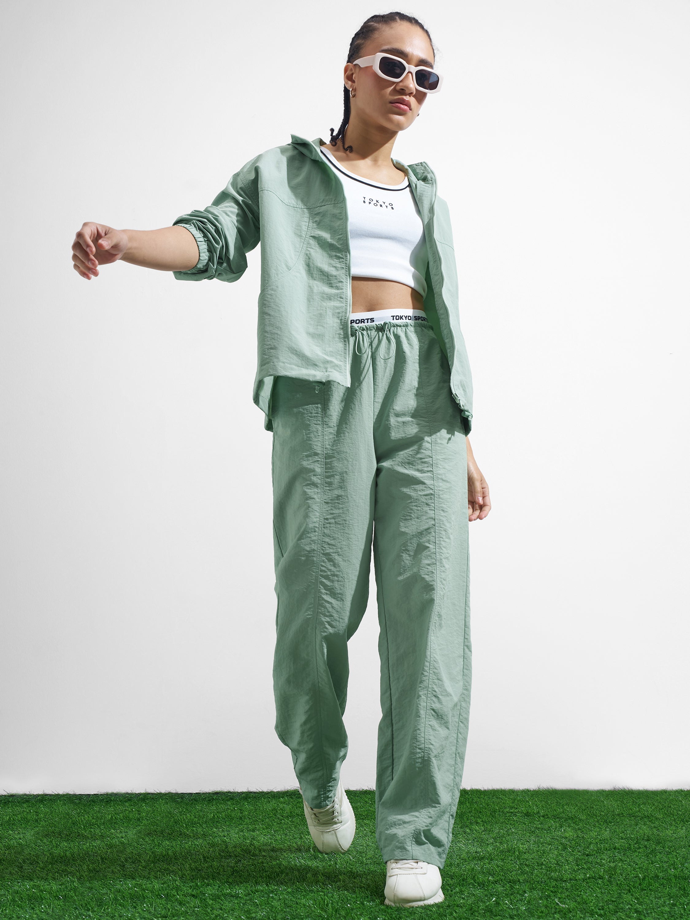 Street By Tokyo Talkies Women Green Solid Relaxed Fit Cargos - Green - Image 2