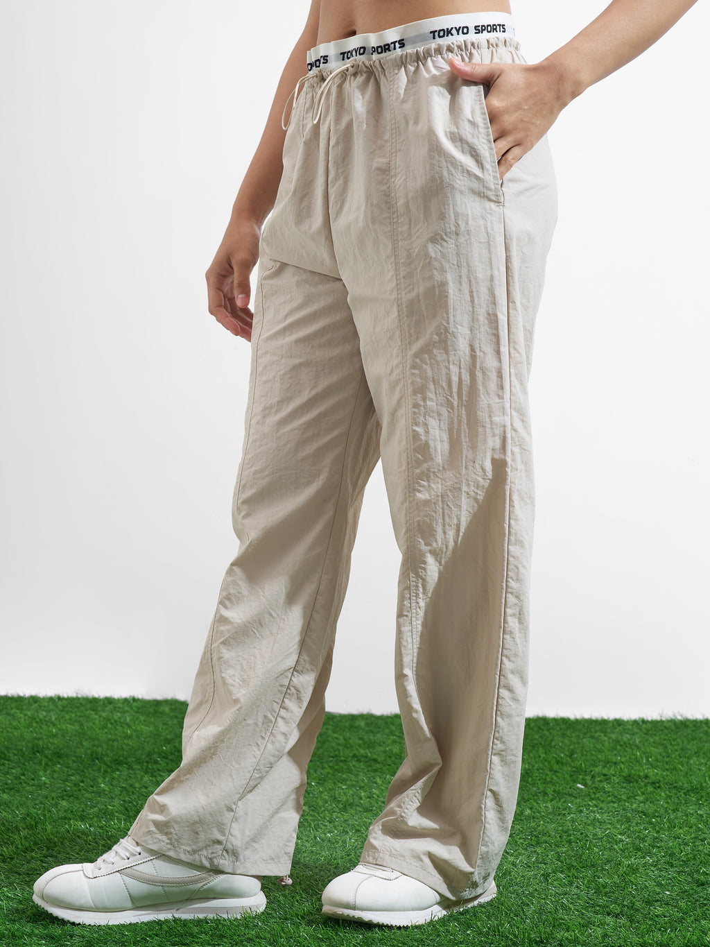 Street By Tokyo Talkies Women Beige Solid Relaxed Fit Cargos - Beige - Image 4