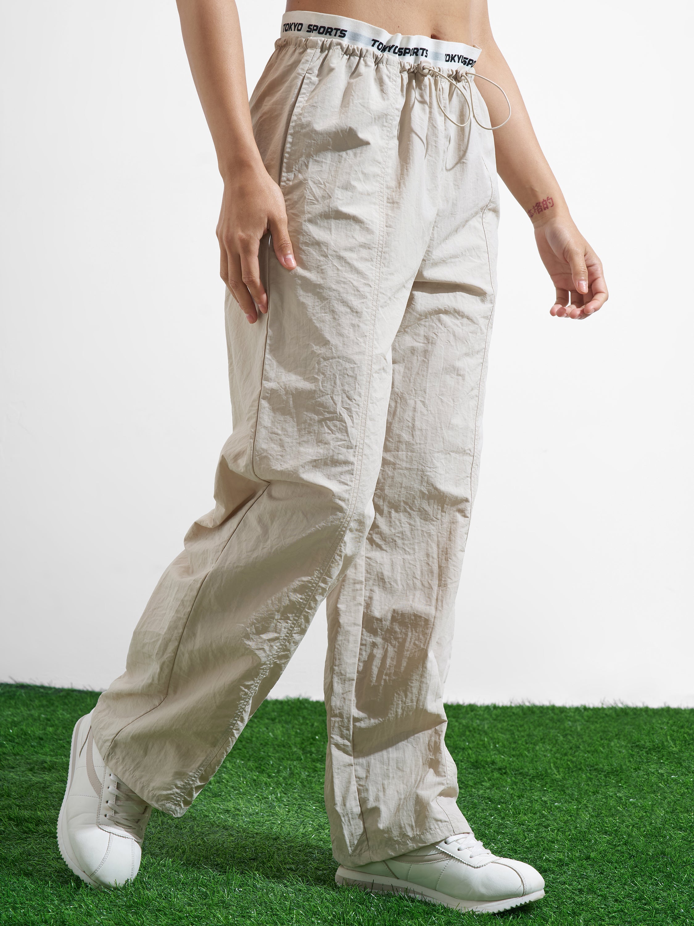 Street By Tokyo Talkies Women Beige Solid Relaxed Fit Cargos - Beige - Image 6