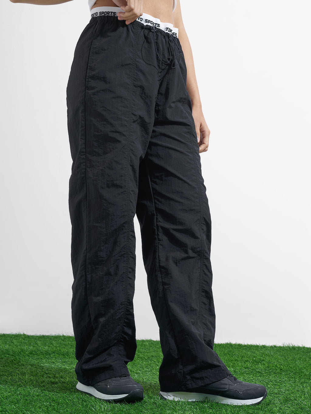 Street By Tokyo Talkies Women Black Solid Relaxed Fit Cargos - Black - Image 6