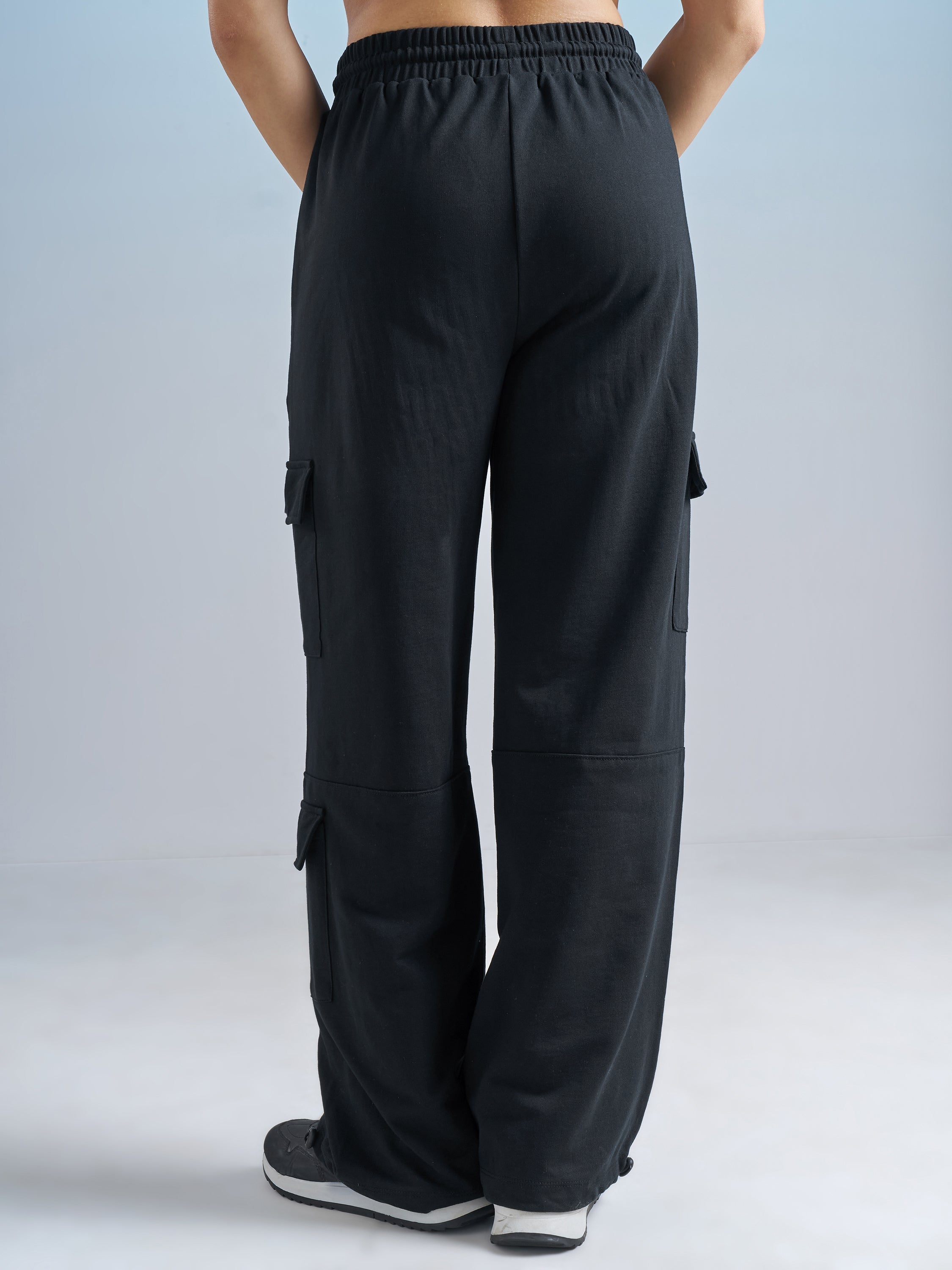 Street By Tokyo Talkies Women Black Solid Relaxed Fit Cargos - Black - Image 3