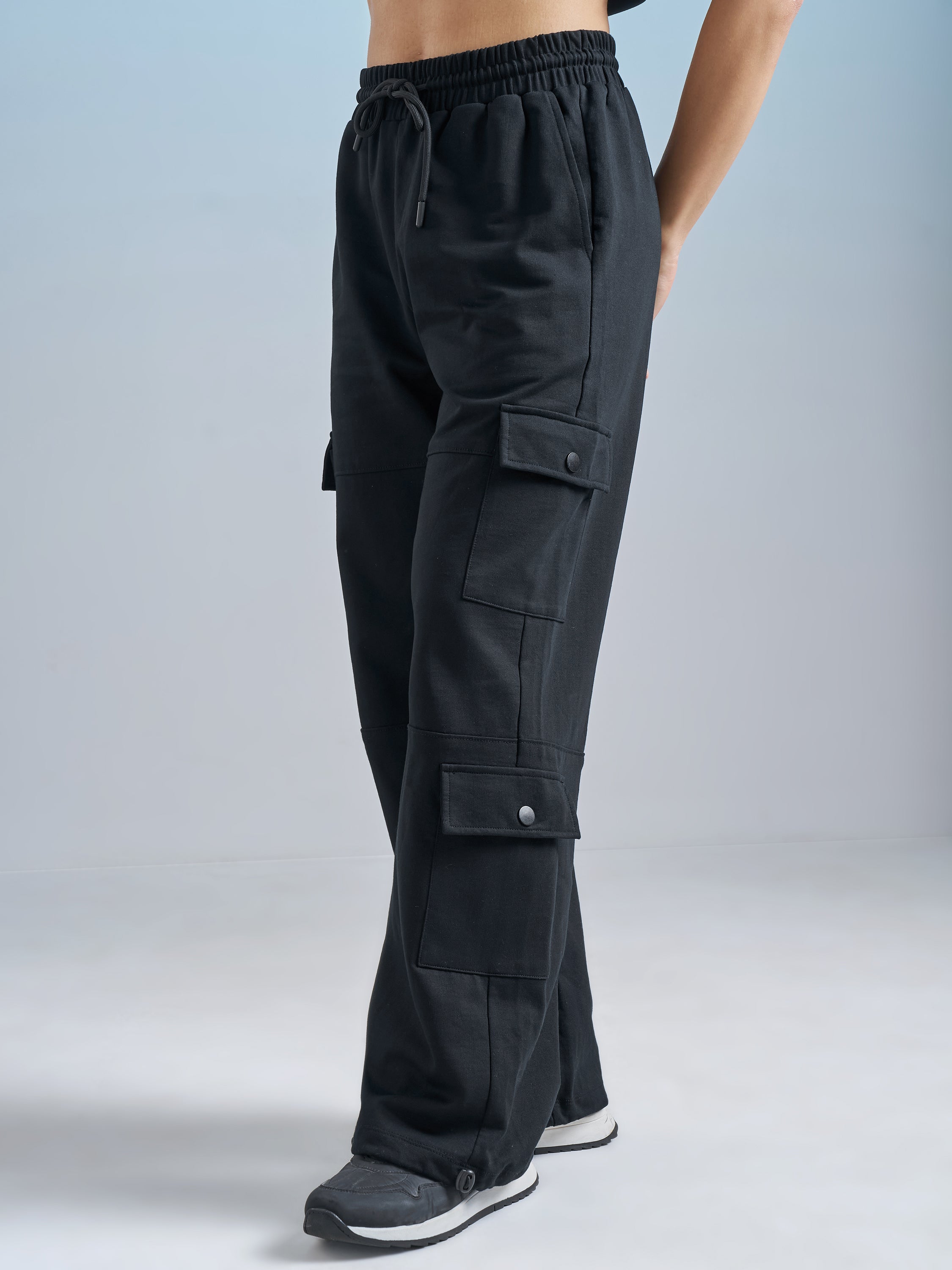 Street By Tokyo Talkies Women Black Solid Relaxed Fit Cargos - Black - Image 4