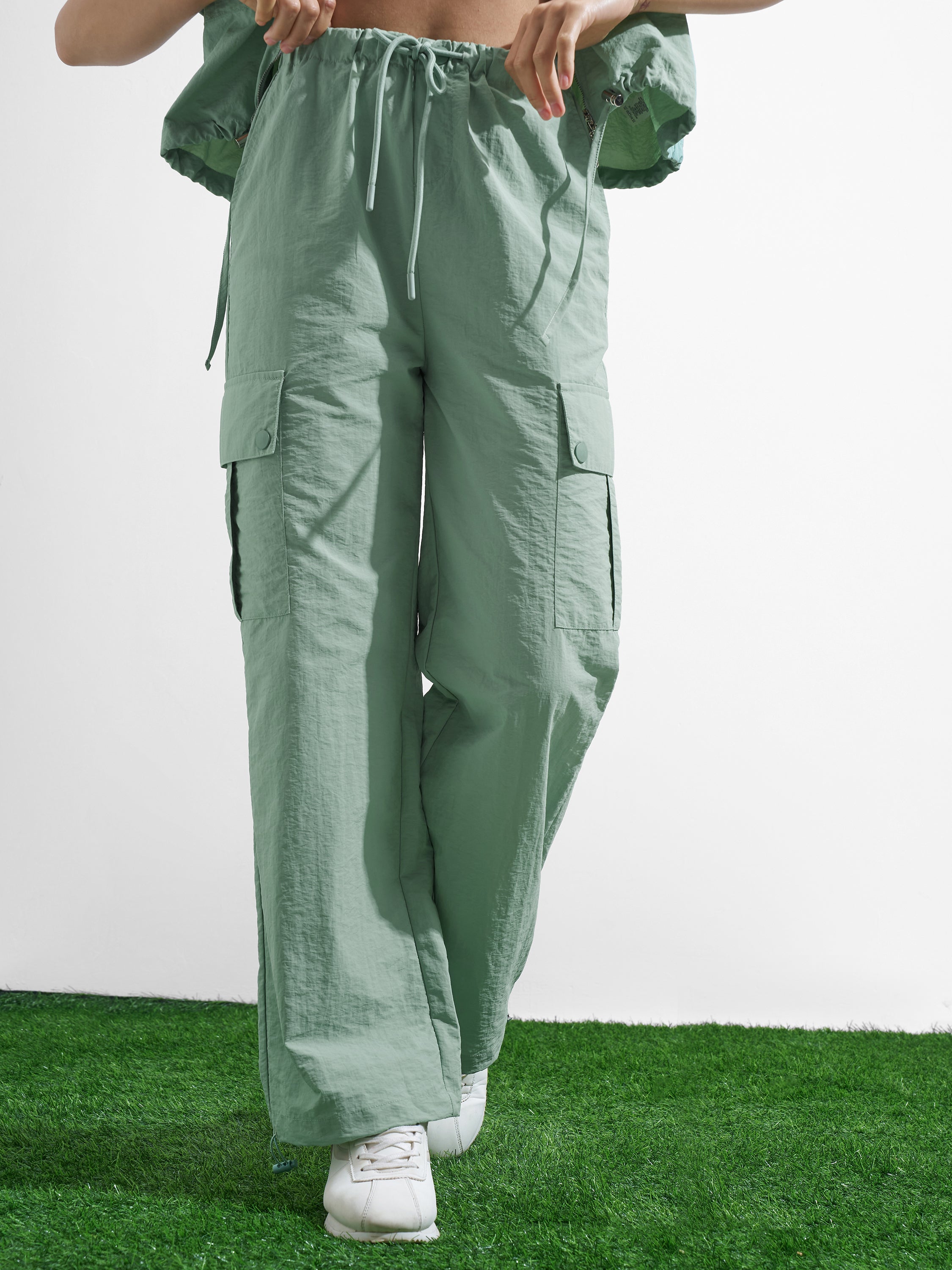Street By Tokyo Talkies Women Green Solid Regular Fit Cargos - Green - Image 1