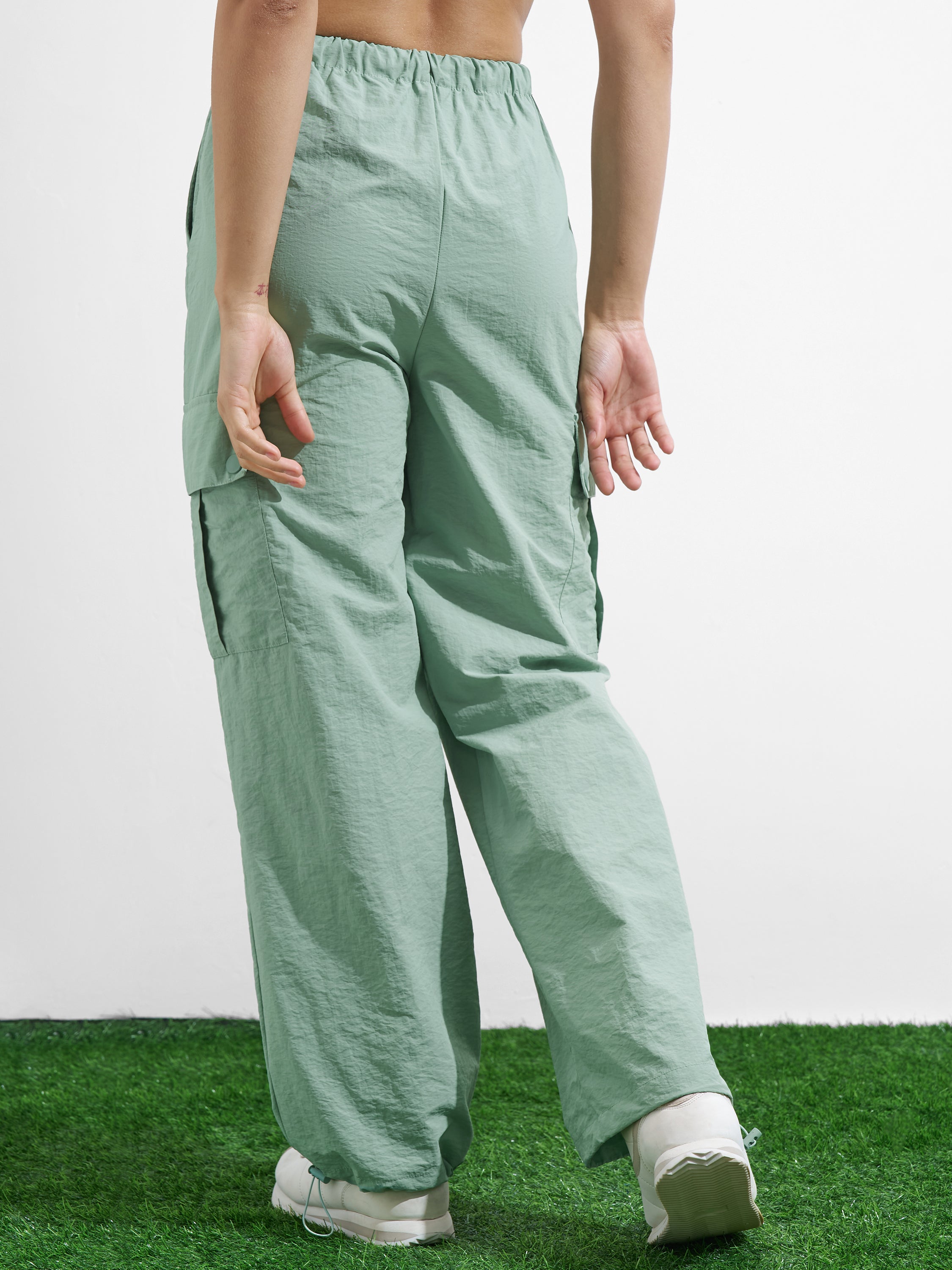 Street By Tokyo Talkies Women Green Solid Regular Fit Cargos - Green - Image 3