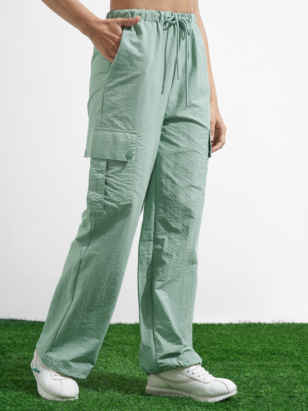 Street By Tokyo Talkies Women Green Solid Regular Fit Cargos - Green - Image 6