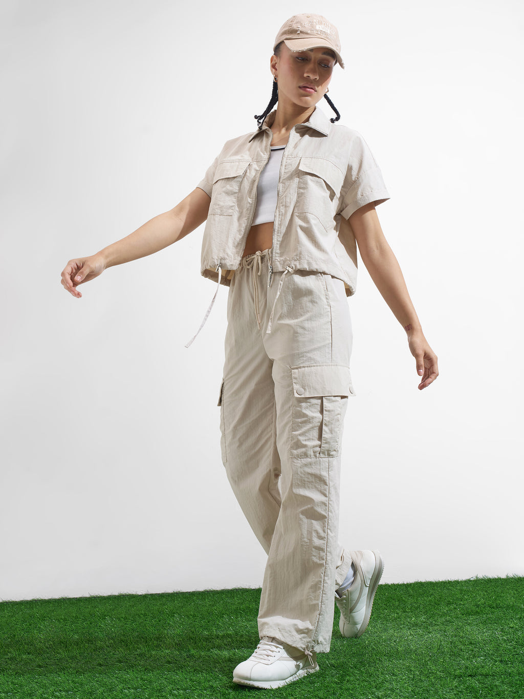 Street By Tokyo Talkies Women Beige Solid Regular Fit Cargos - Beige - Image 2