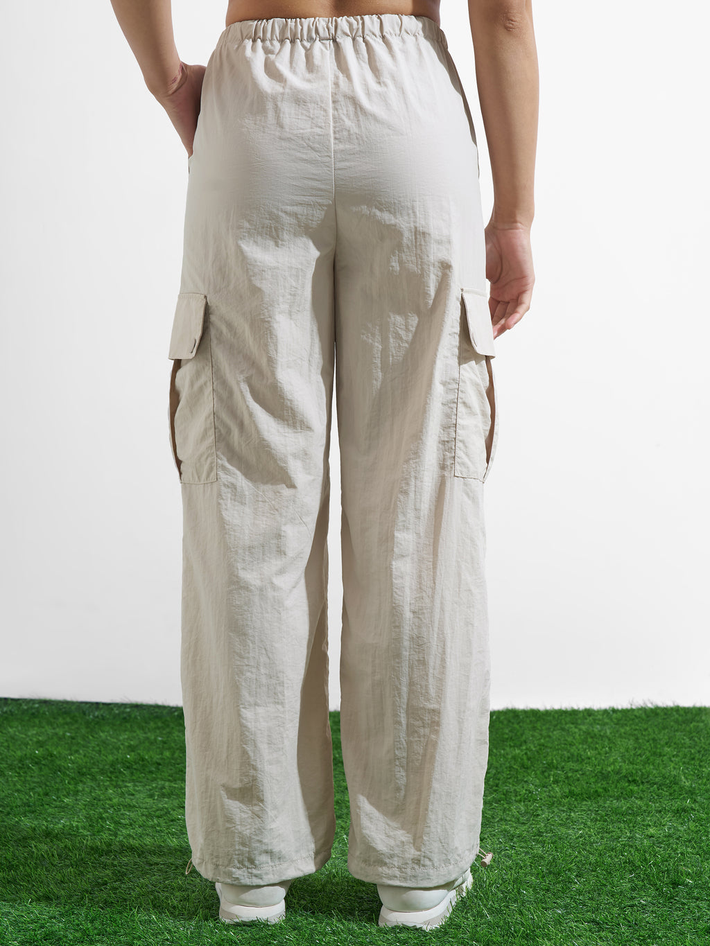 Street By Tokyo Talkies Women Beige Solid Regular Fit Cargos - Beige - Image 3