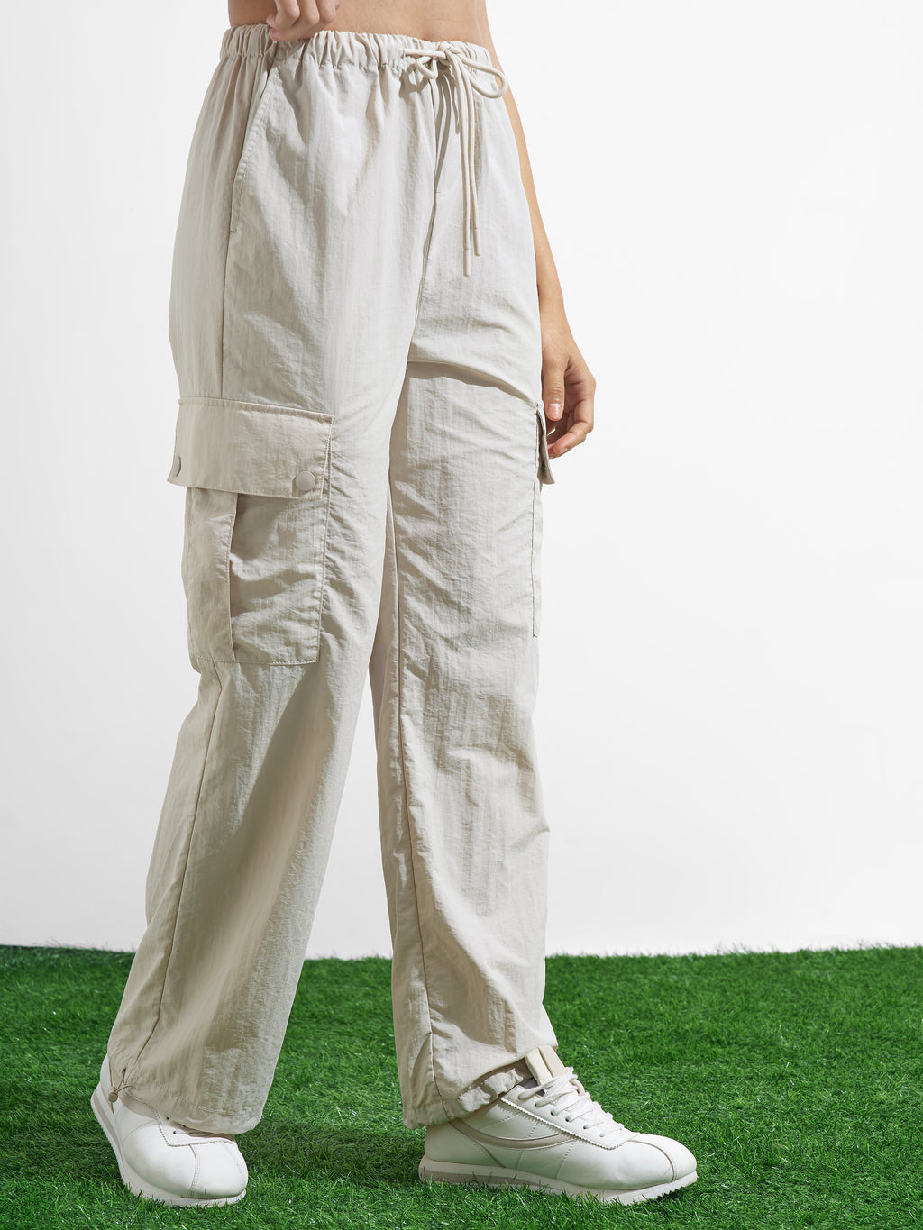 Street By Tokyo Talkies Women Beige Solid Regular Fit Cargos - Beige - Image 6