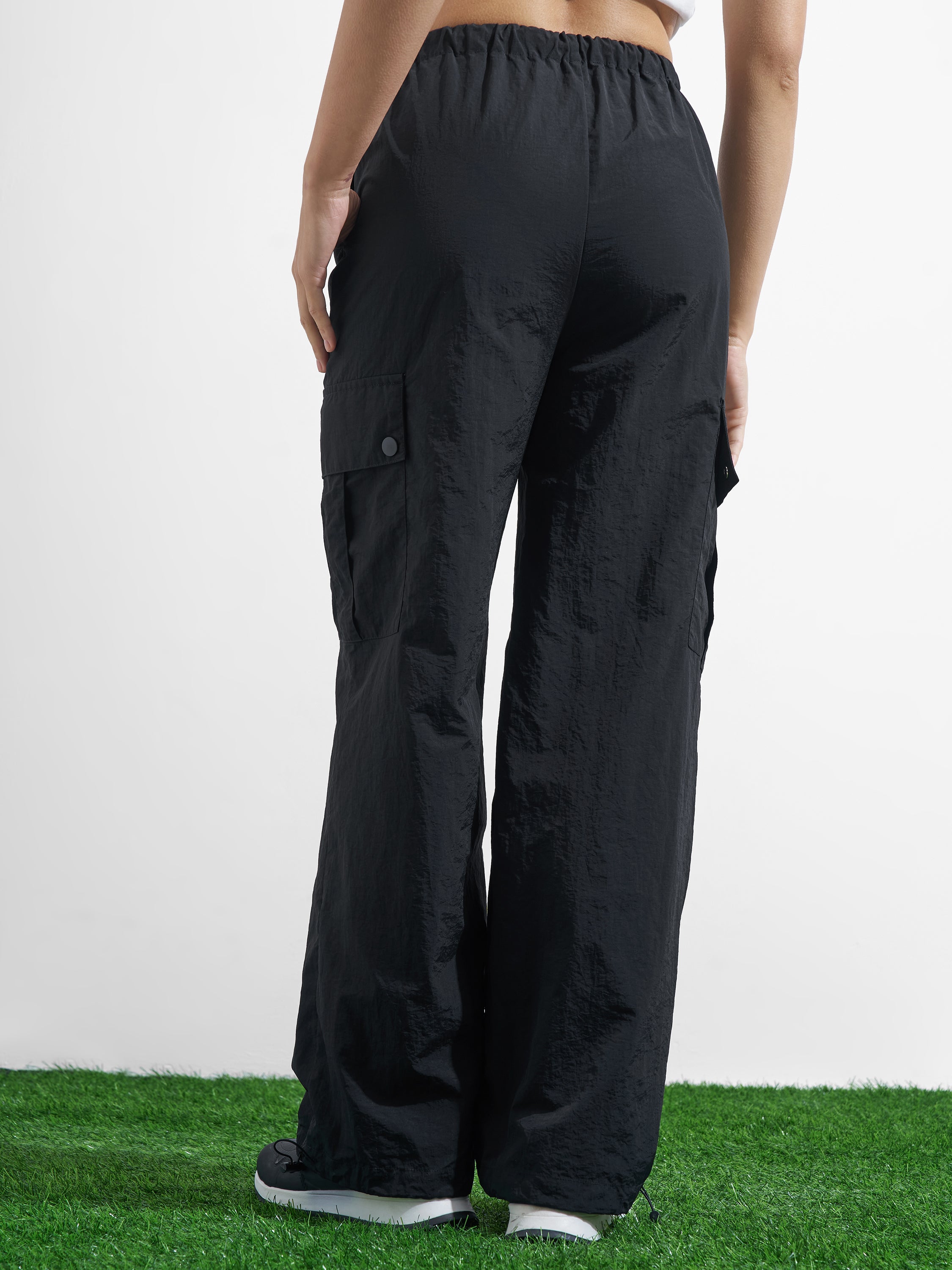 Street By Tokyo Talkies Women Black Solid Regular Fit Cargos - Black - Image 3