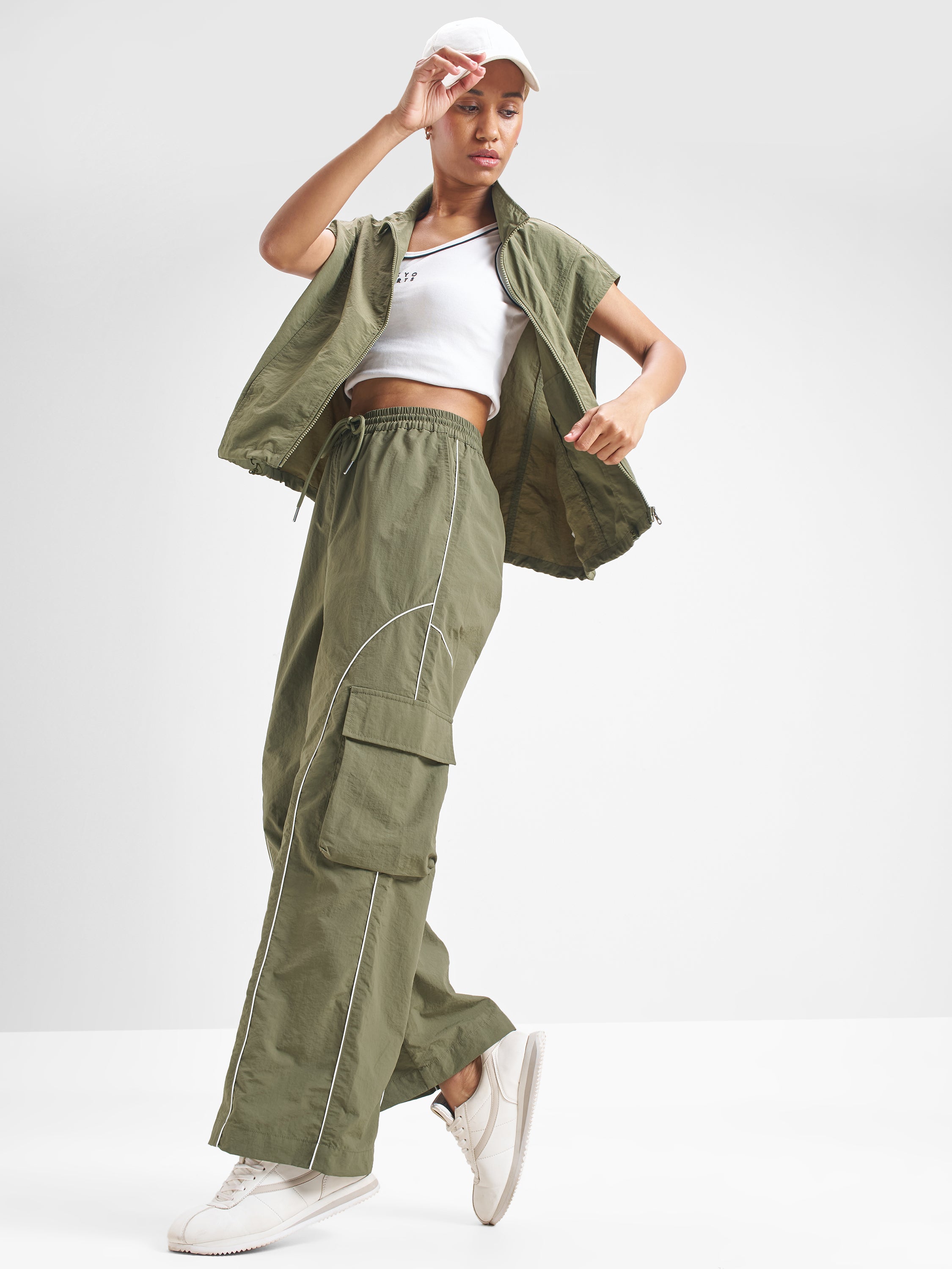 Street By Tokyo Talkies Women Green Solid Regular Fit Cargos - Green - Image 2
