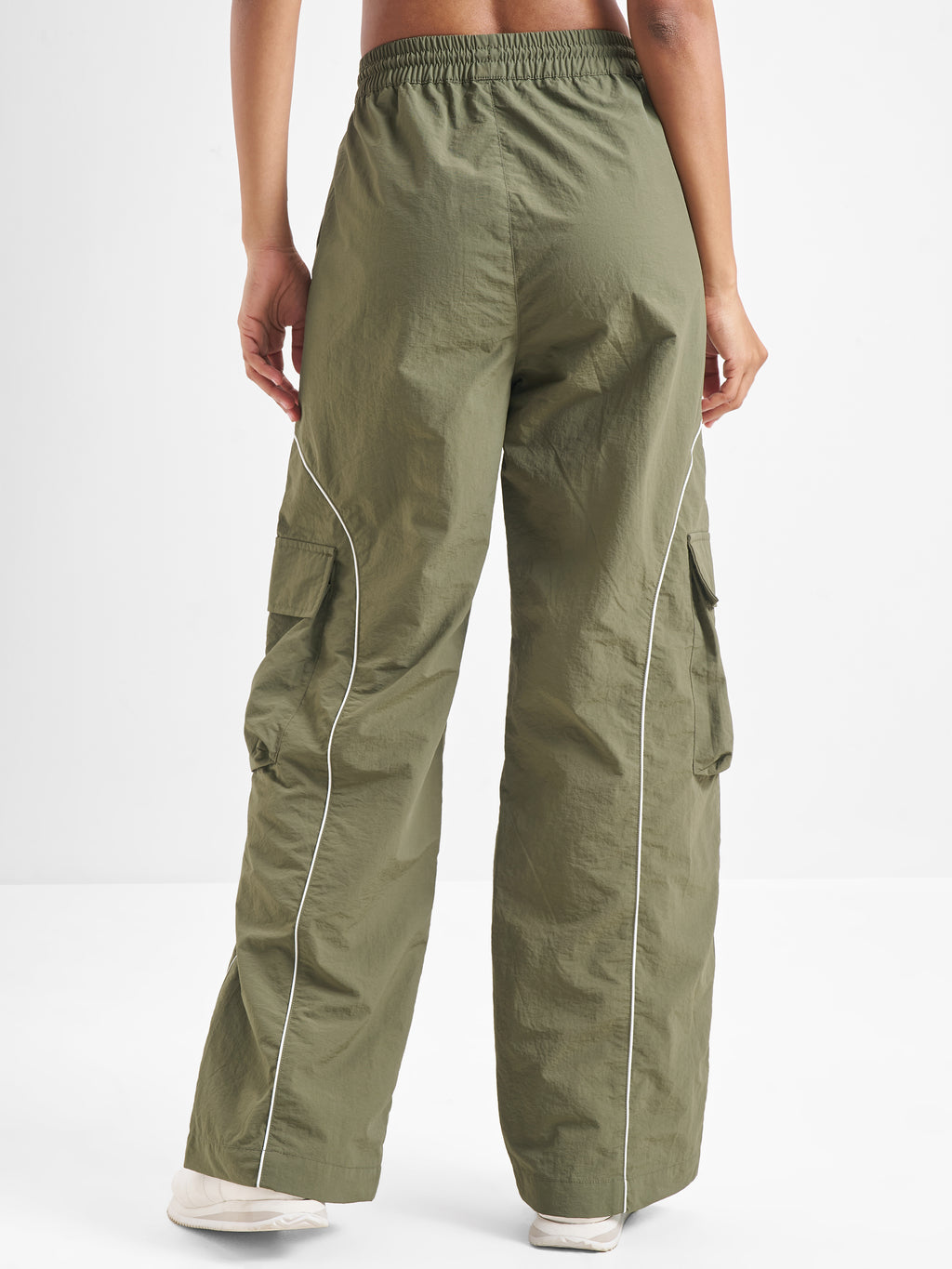 Street By Tokyo Talkies Women Green Solid Regular Fit Cargos - Green - Image 3