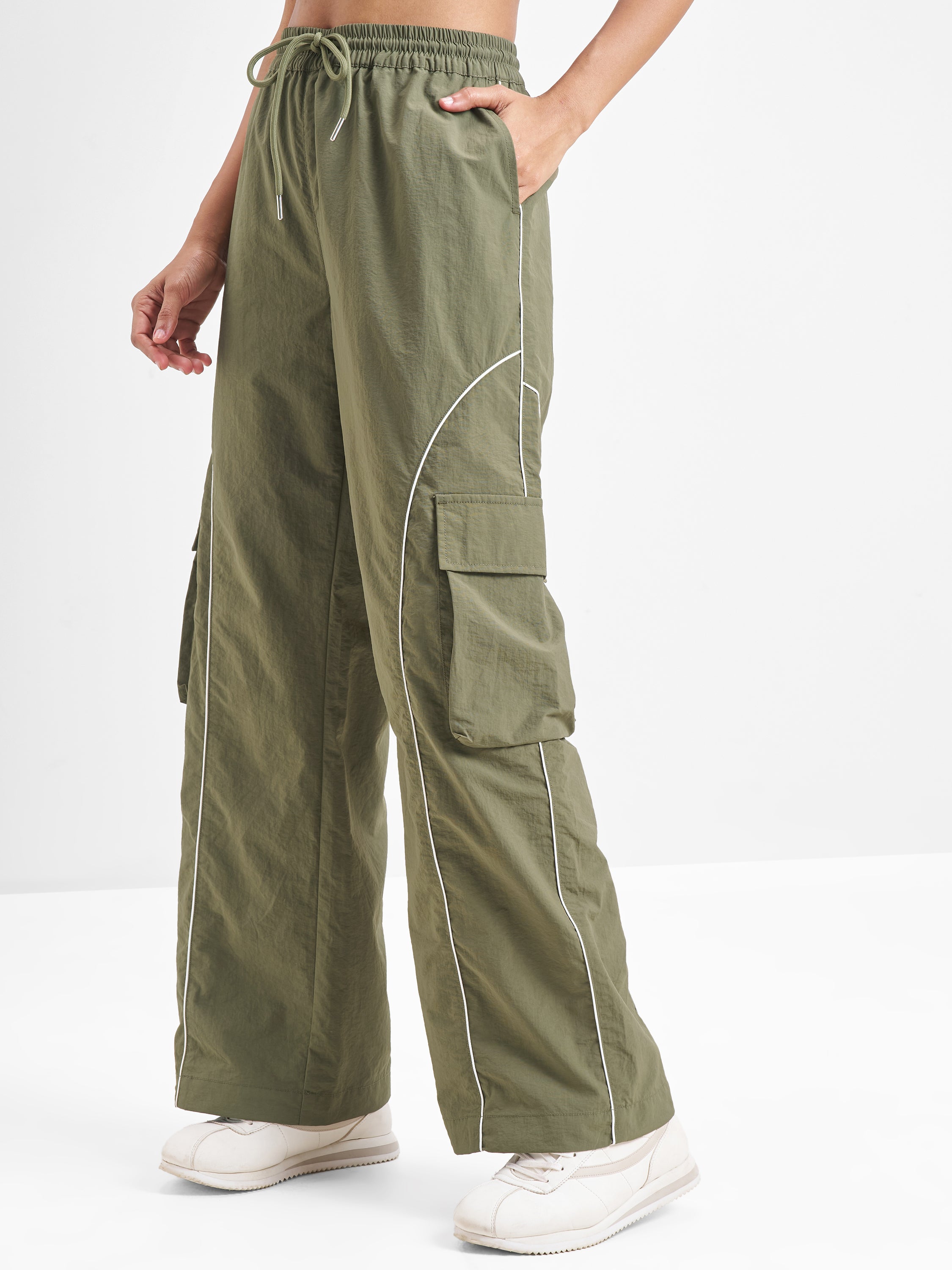 Street By Tokyo Talkies Women Green Solid Regular Fit Cargos - Green - Image 4