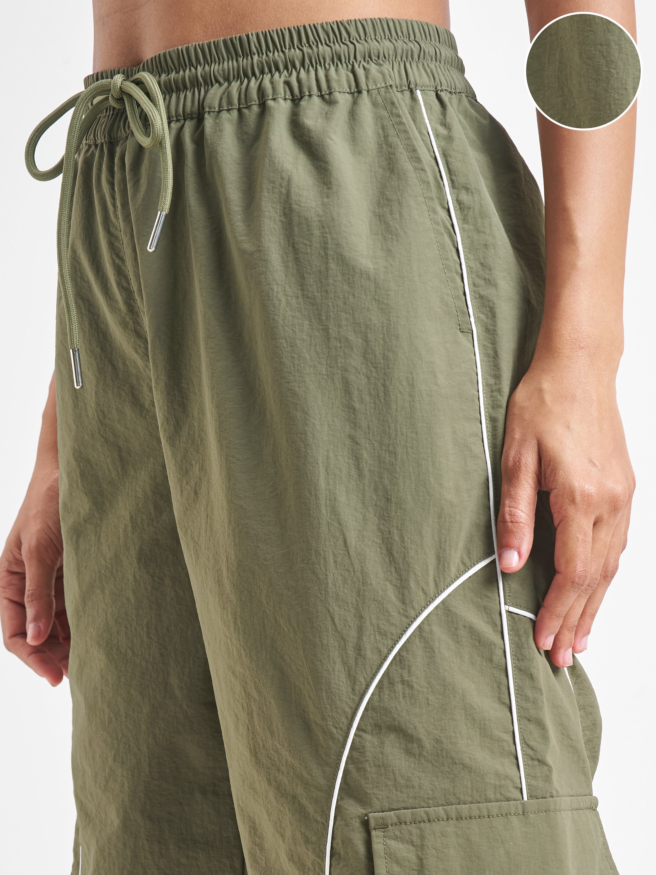 Street By Tokyo Talkies Women Green Solid Regular Fit Cargos - Green - Image 5