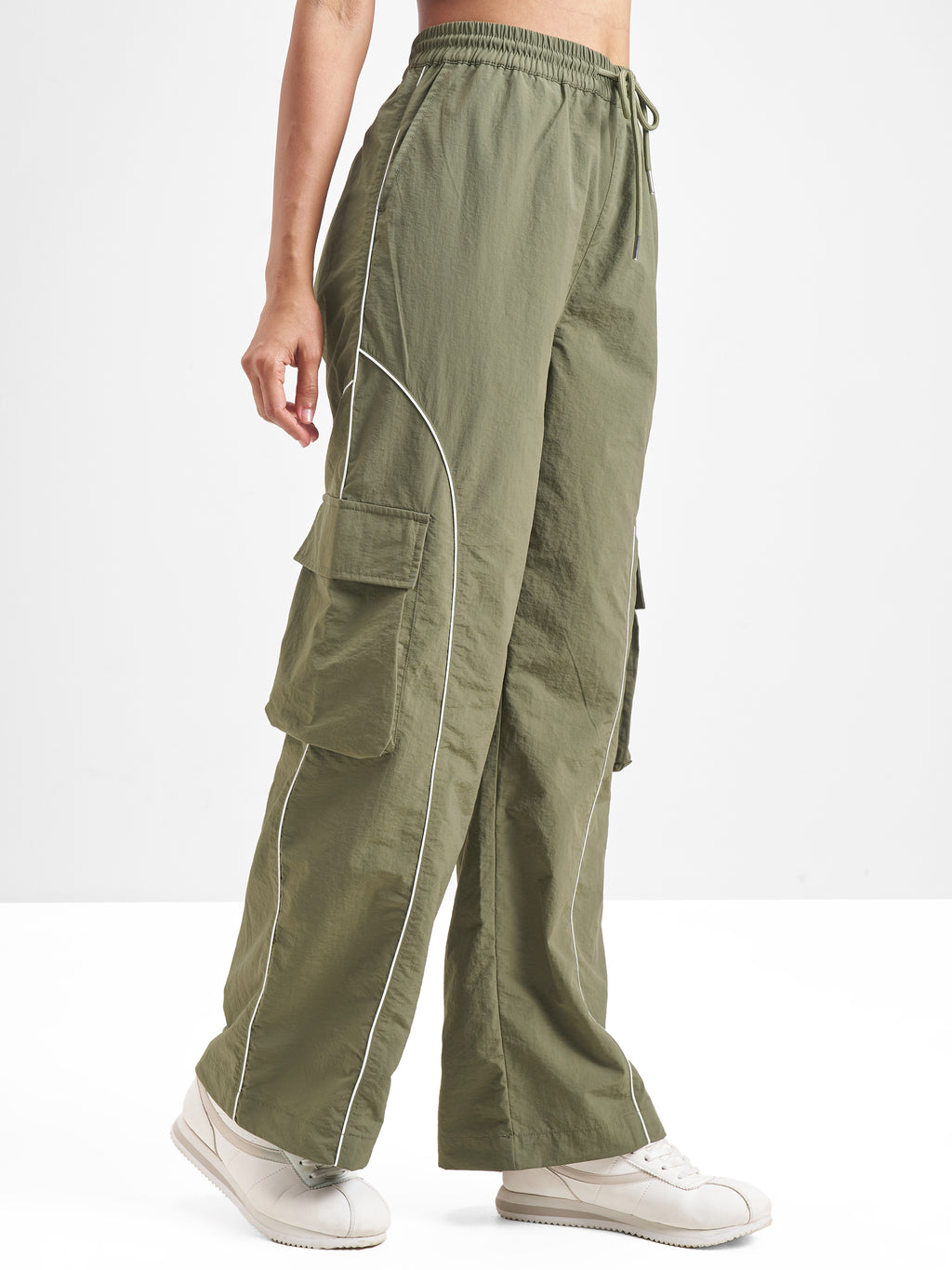 Street By Tokyo Talkies Women Green Solid Regular Fit Cargos - Green - Image 6