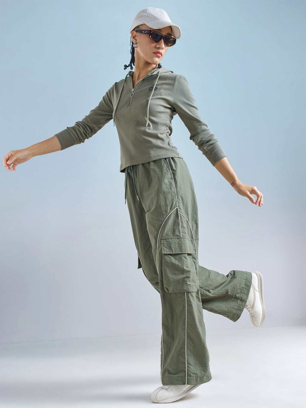 Street By Tokyo Talkies Women Green Solid Regular Fit Cargos - Green - Image 2
