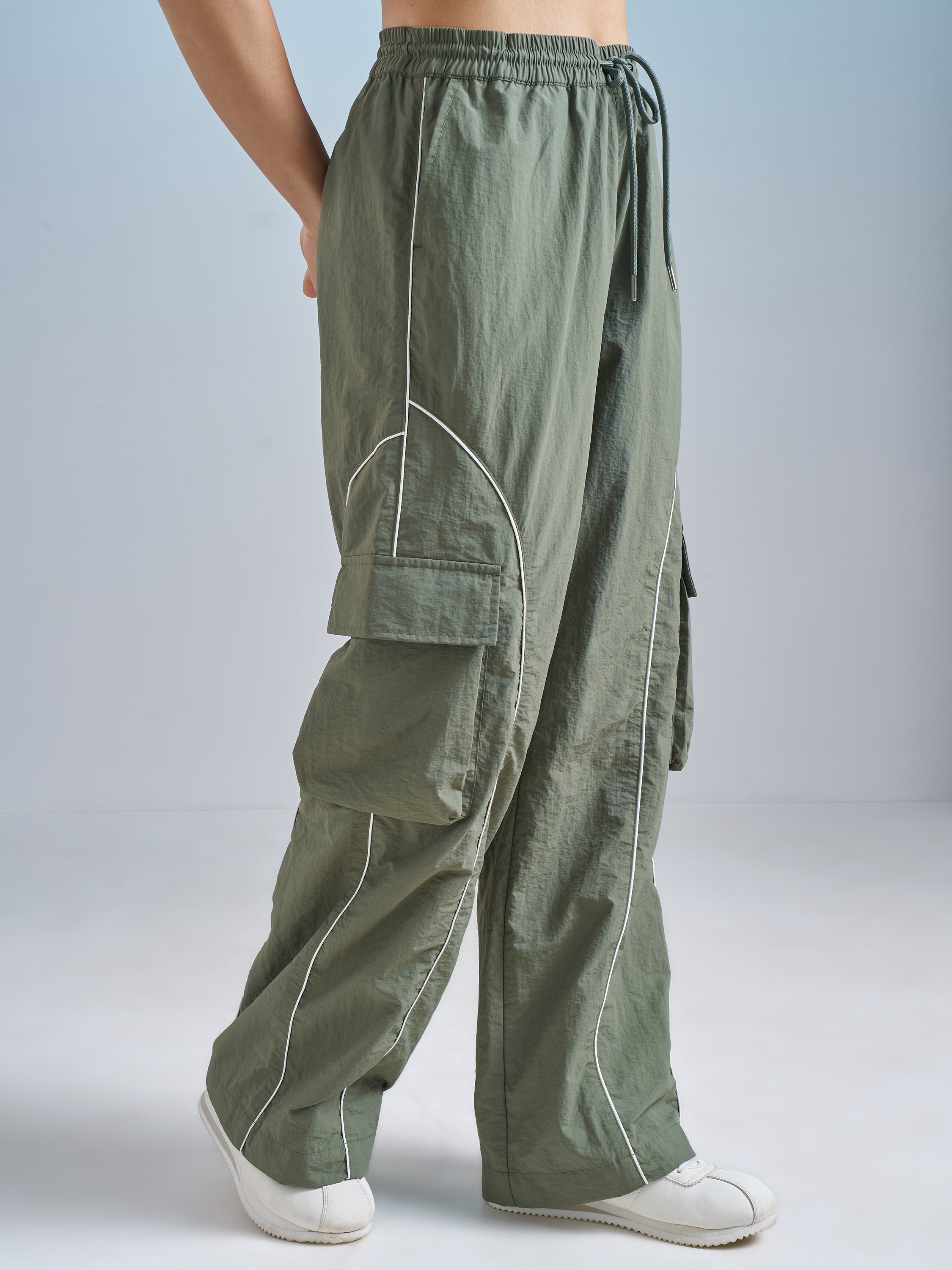 Street By Tokyo Talkies Women Green Solid Regular Fit Cargos - Green - Image 6