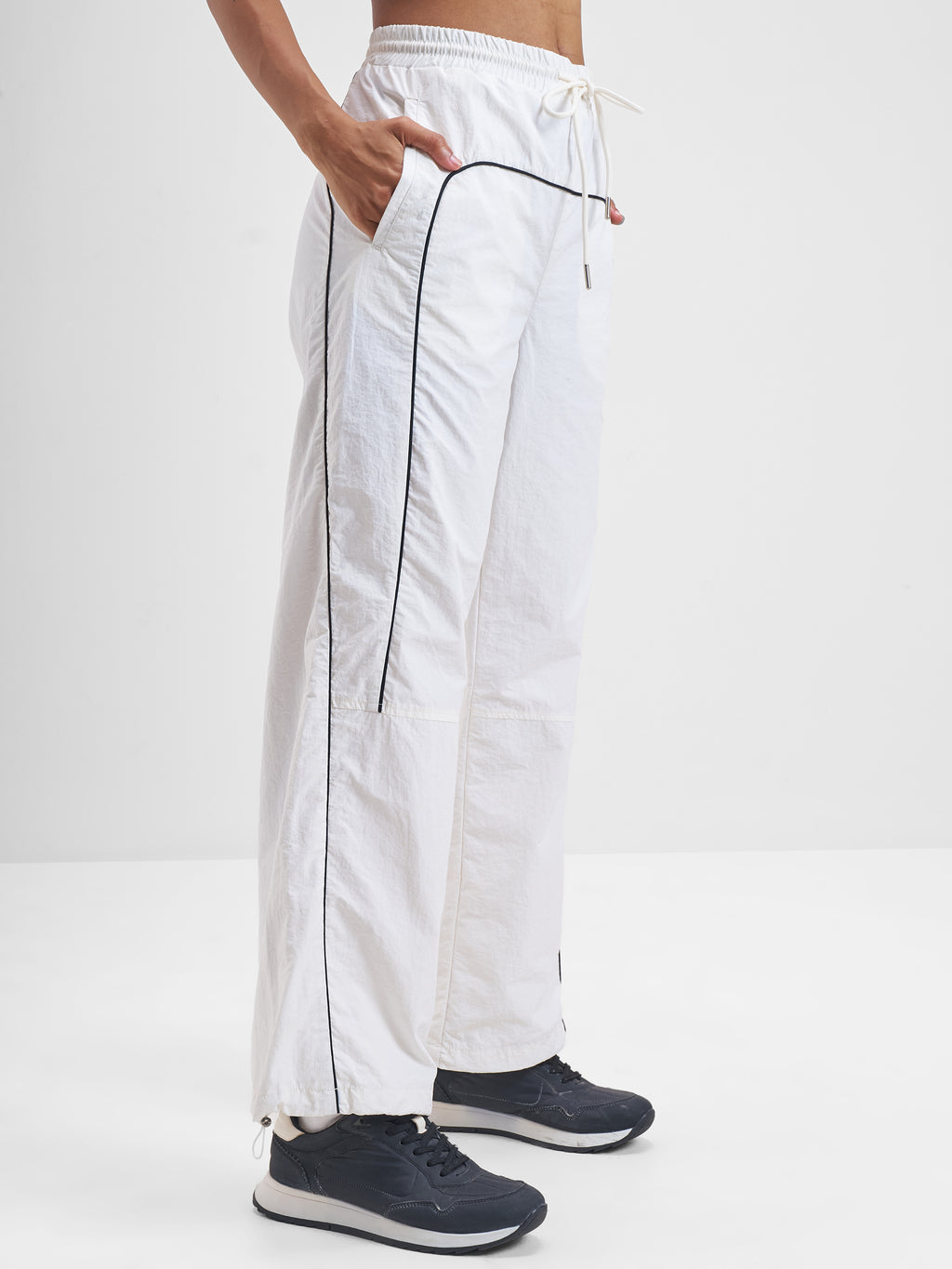 Street By Tokyo Talkies Women White Solid Straight Fit Regular Trouser - White - Image 6