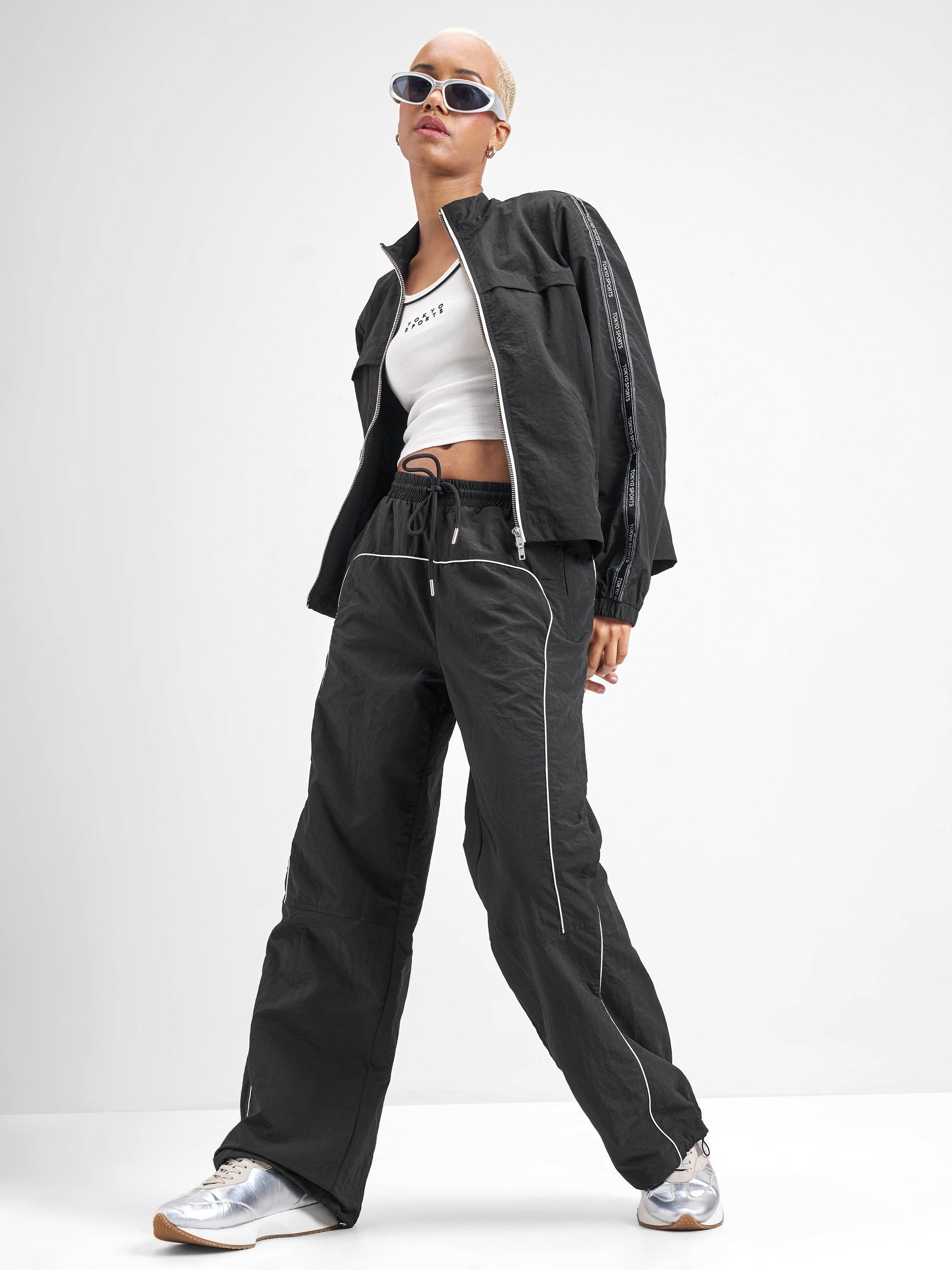 Street By Tokyo Talkies Women Black Solid Straight Fit Regular - Black - Image 2