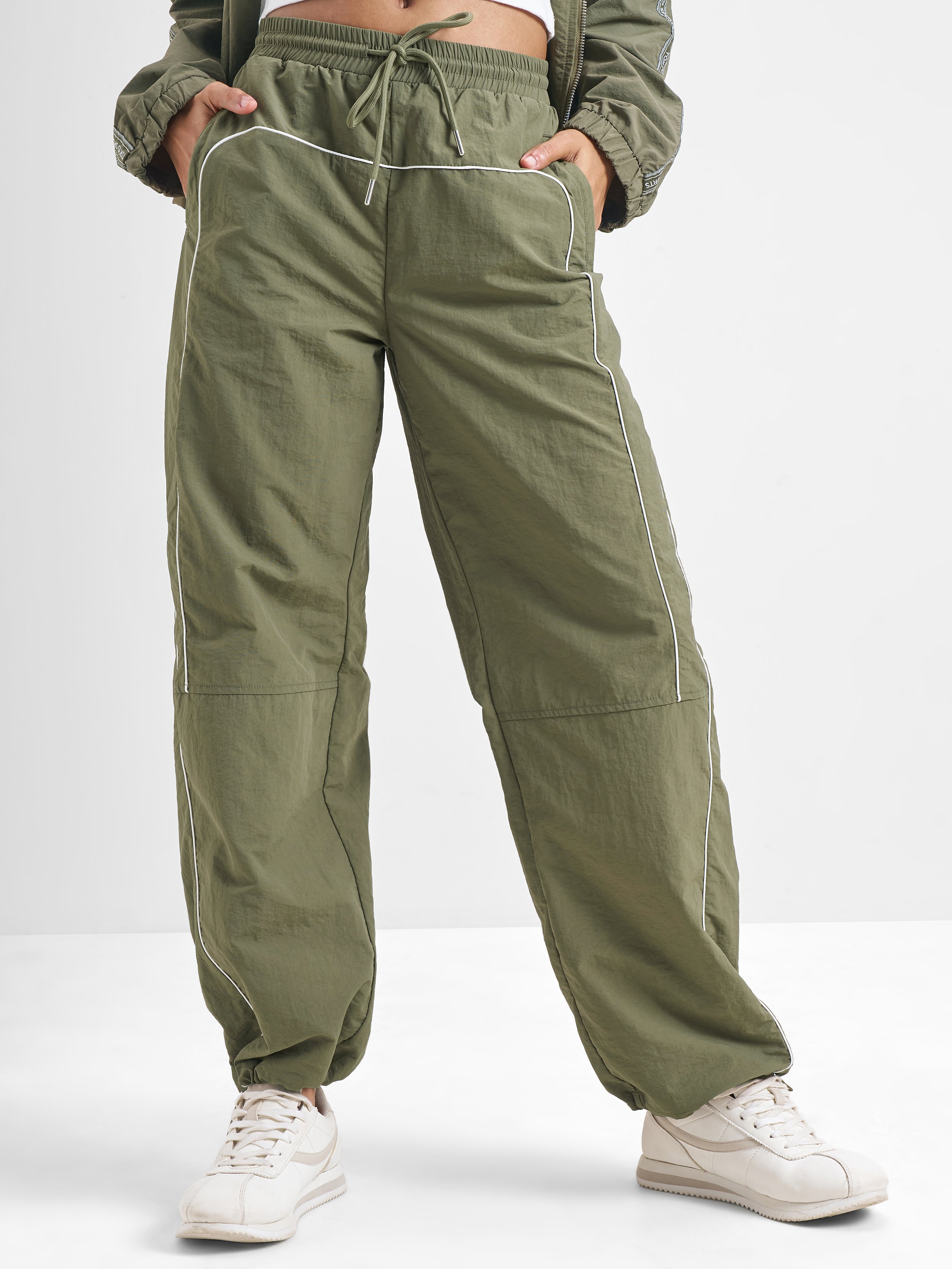 Street By Tokyo Talkies Women Green Solid Straight Fit Regular - Green - Image 1