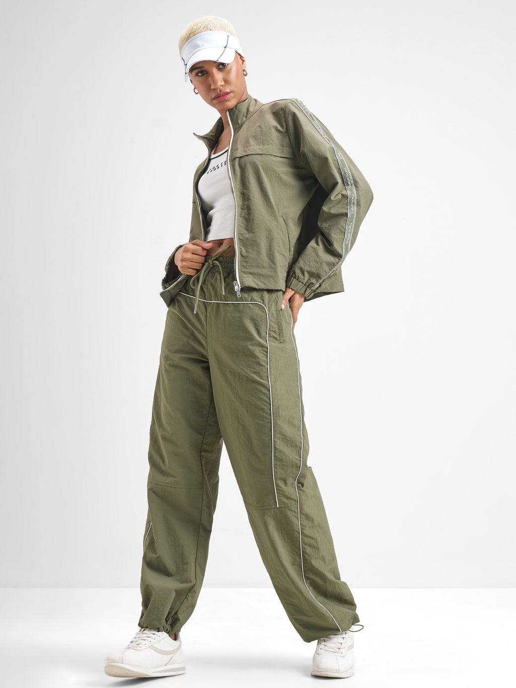 Street By Tokyo Talkies Women Green Solid Straight Fit Regular - Green - Image 2