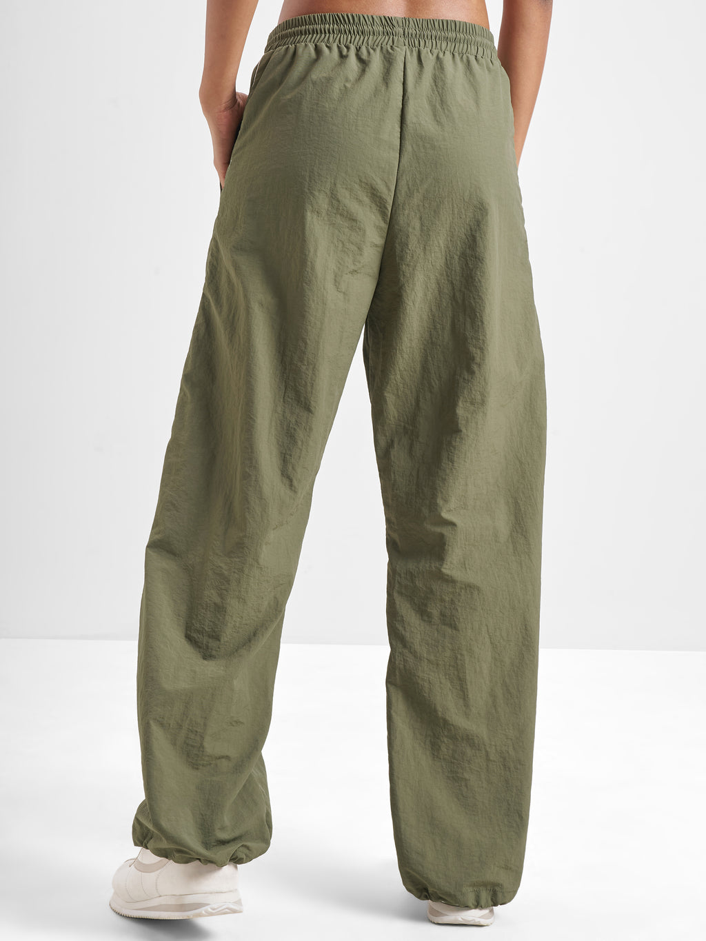 Street By Tokyo Talkies Women Green Solid Straight Fit Regular - Green - Image 3