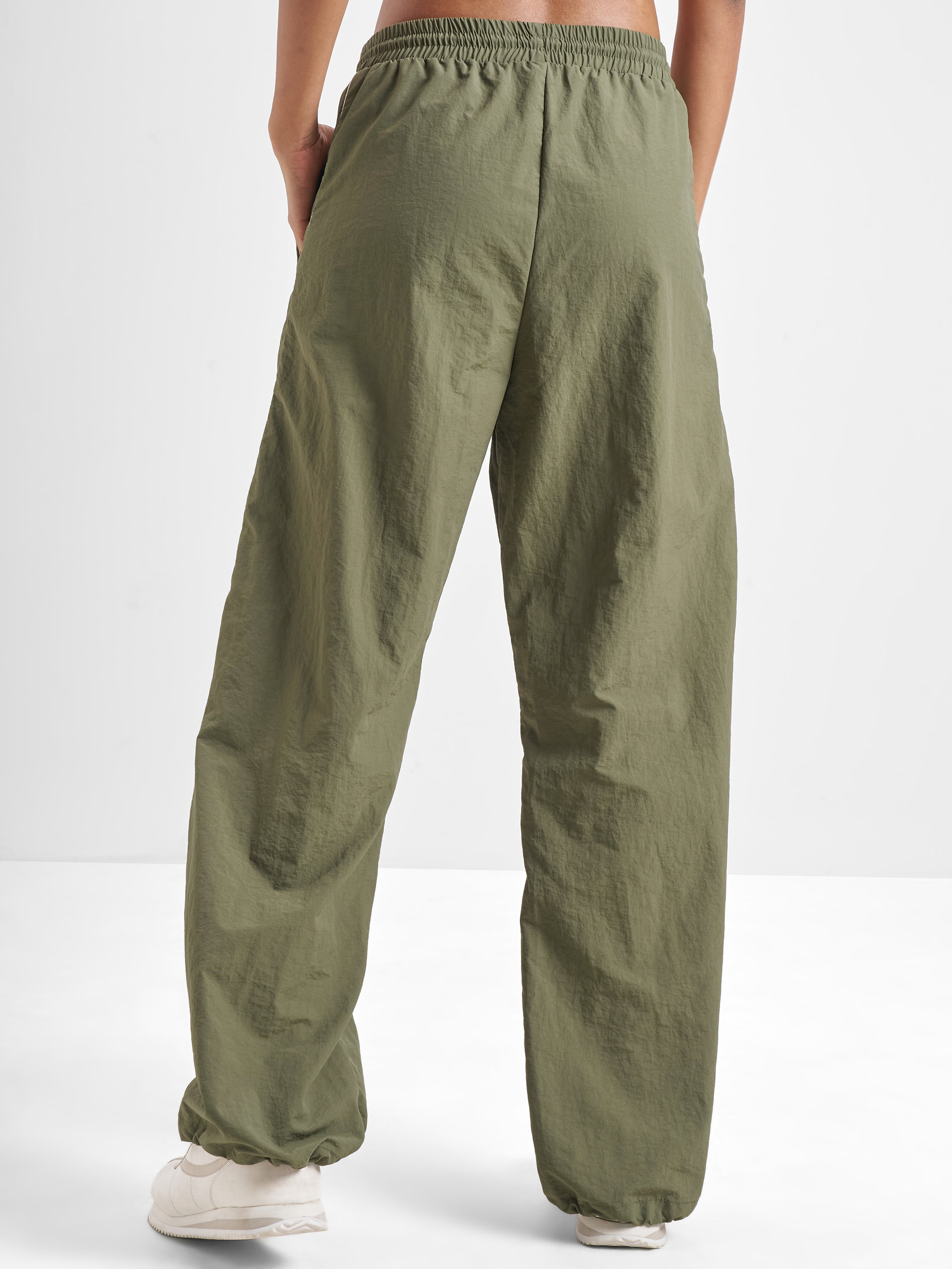 Street By Tokyo Talkies Women Green Solid Straight Fit Regular - Green - Image 3