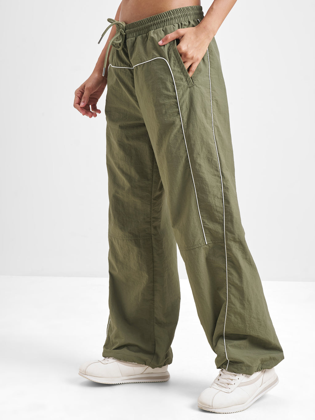 Street By Tokyo Talkies Women Green Solid Straight Fit Regular - Green - Image 4
