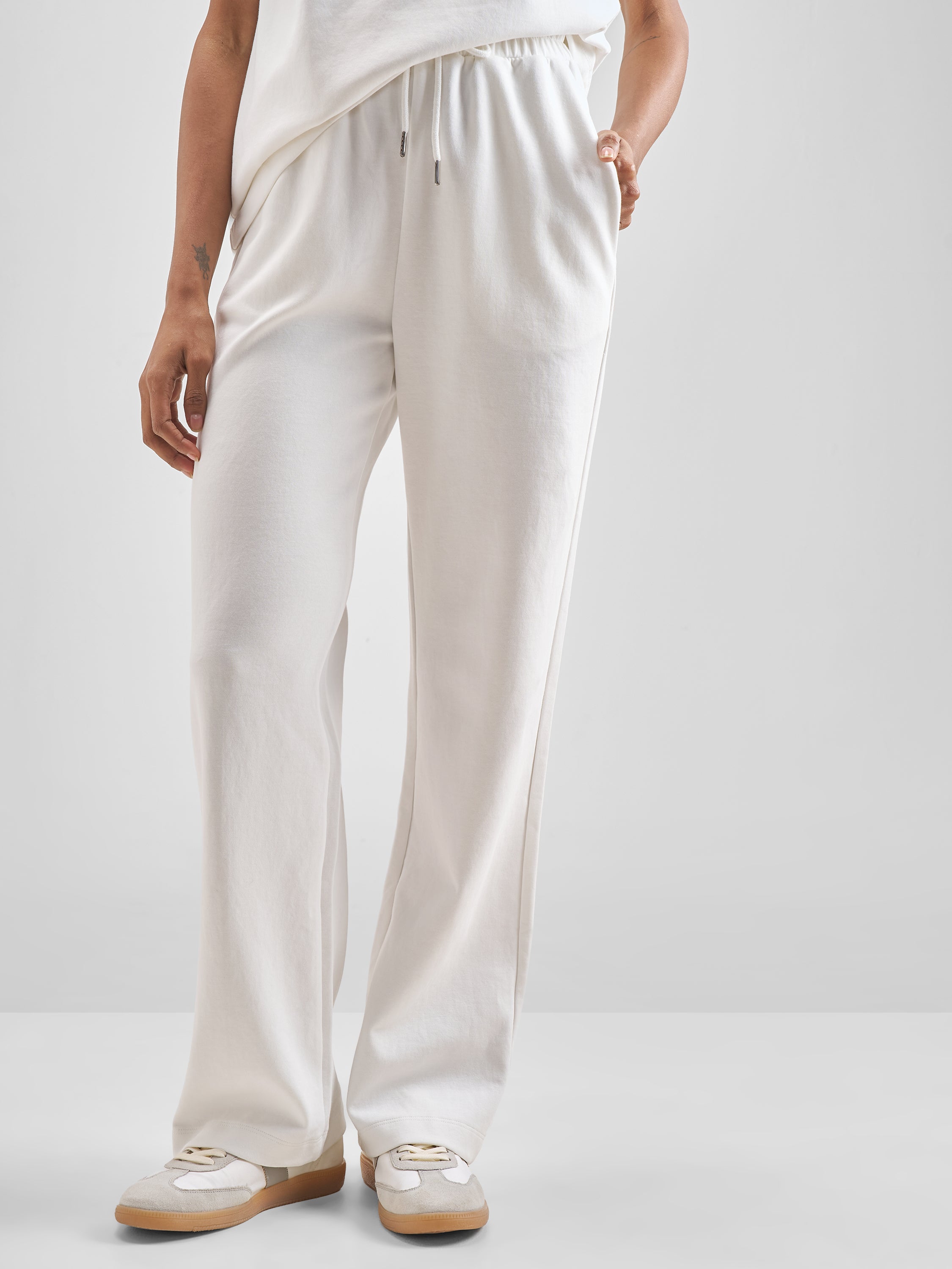 Street By Tokyo Talkies Women White Solid Regular Fit Trouser - White - Image 1