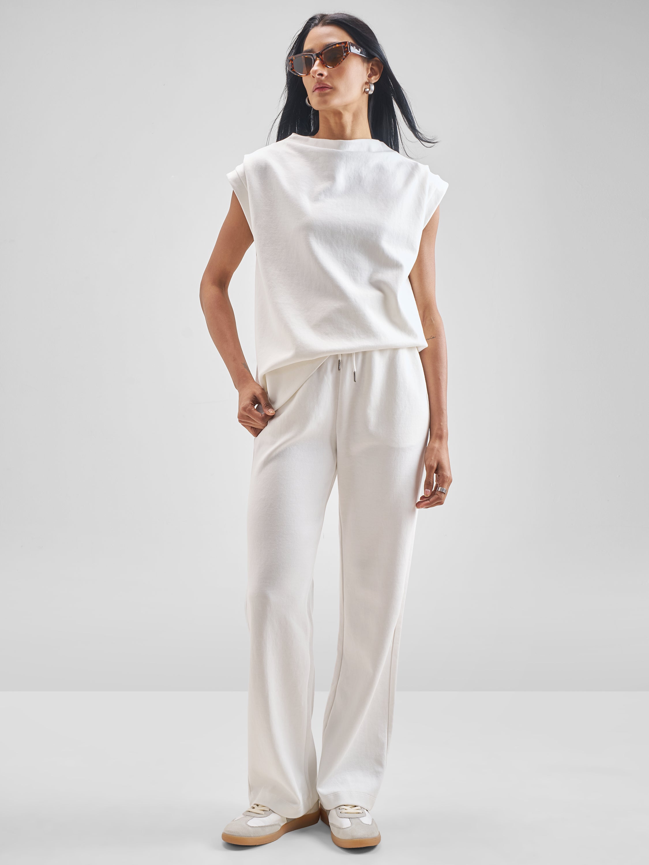 Street By Tokyo Talkies Women White Solid Regular Fit Trouser - White - Image 2