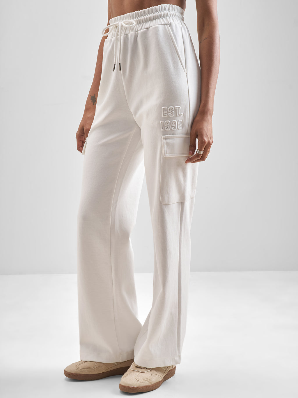 Street By Tokyo Talkies Women White Solid Straight Fit Regular Trouser - White - Image 4