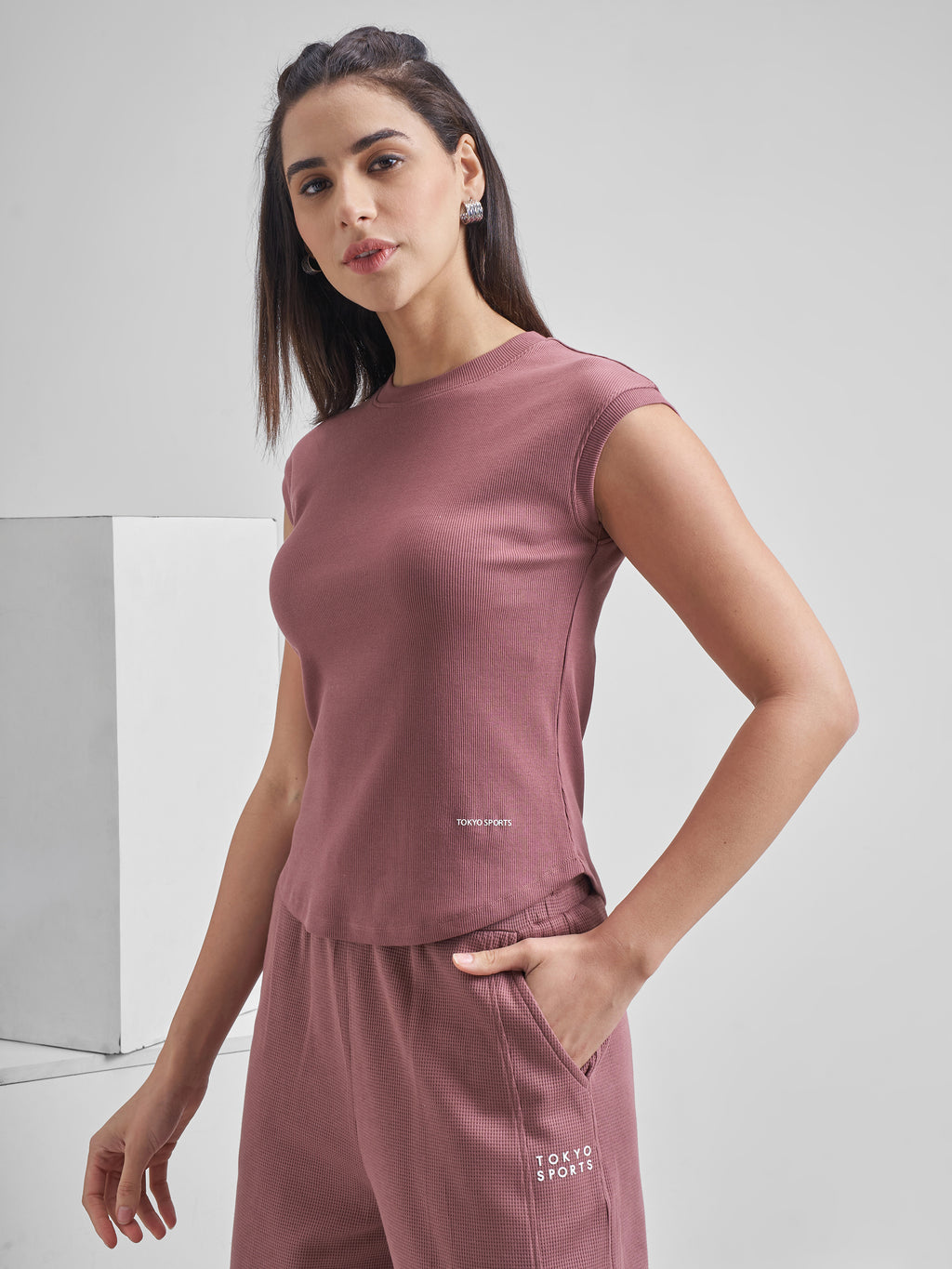 Street By Tokyo Talkies Women Mauve Solid Regular Top - Mauve - Image 4