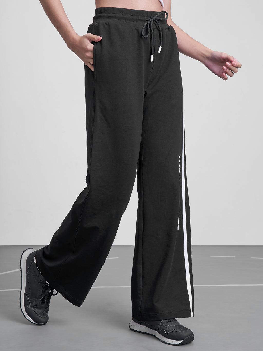Street By Tokyo Talkies Women Black Regular Fit Track Pant - Black - Image 6