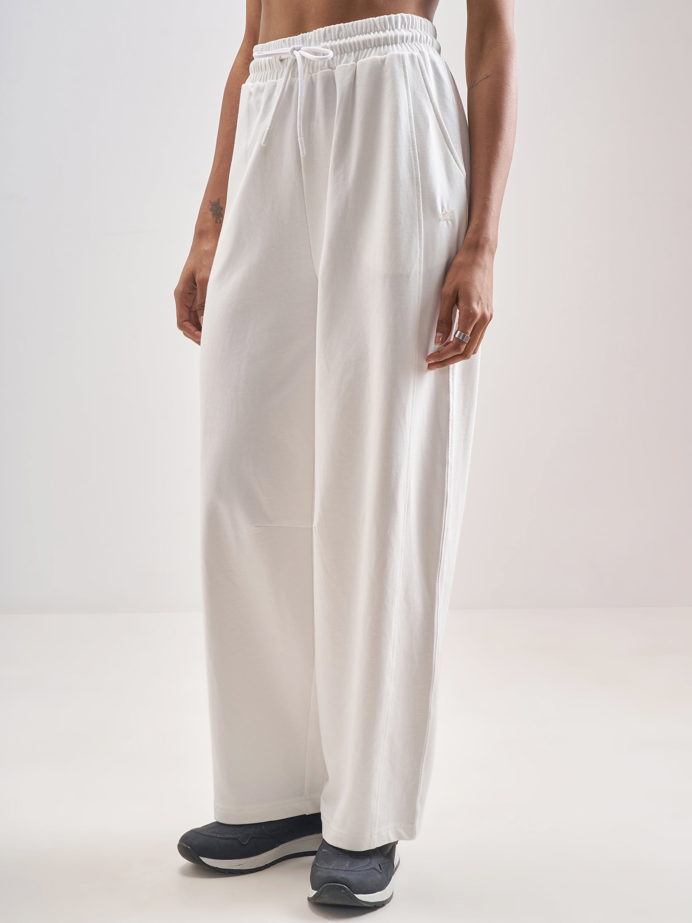 Street By Tokyo Talkies Women White Straight Fit Track Pant - White - Image 4