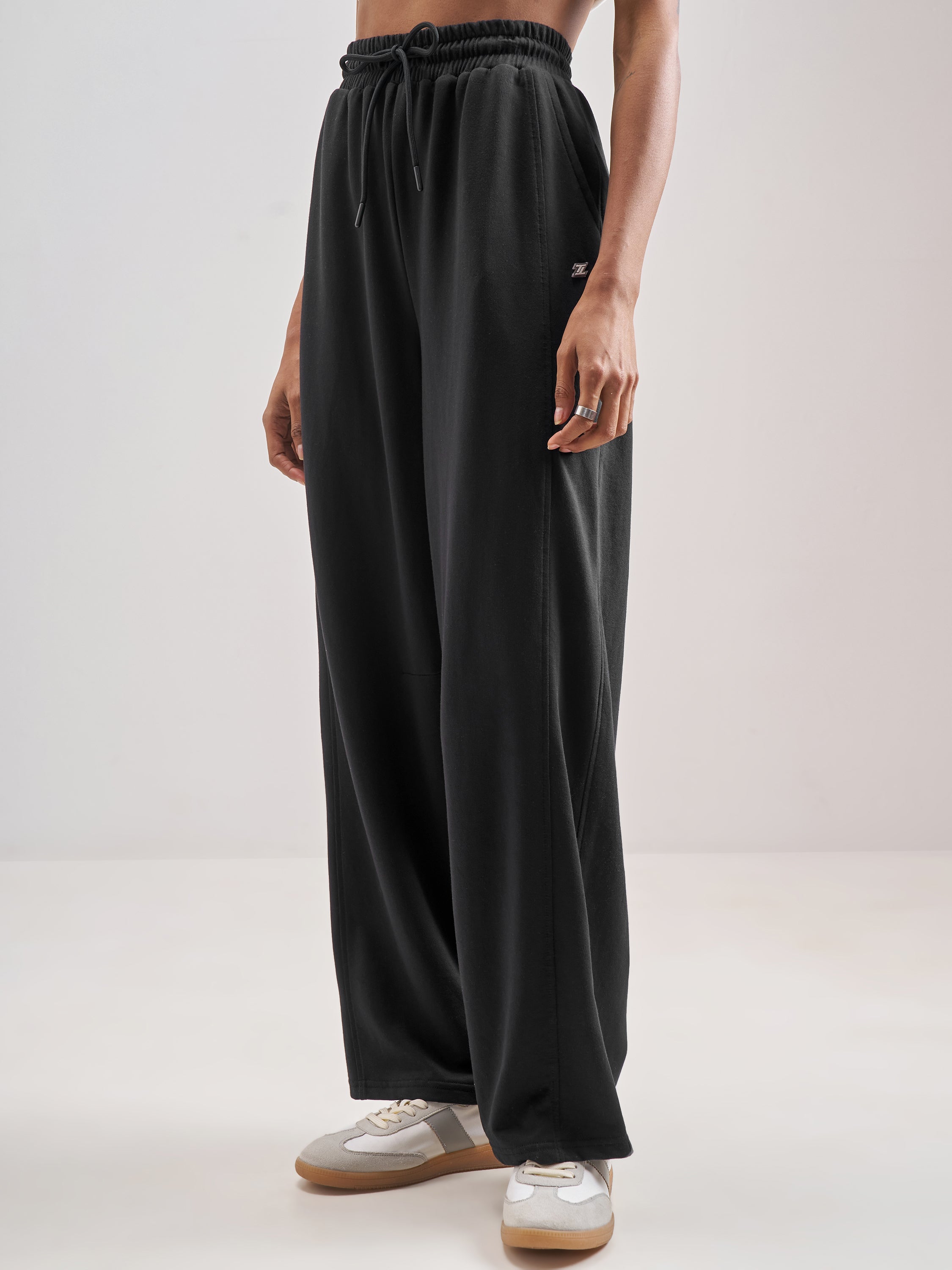 Street By Tokyo Talkies Women Black Straight Fit Track Pant - Black - Image 4