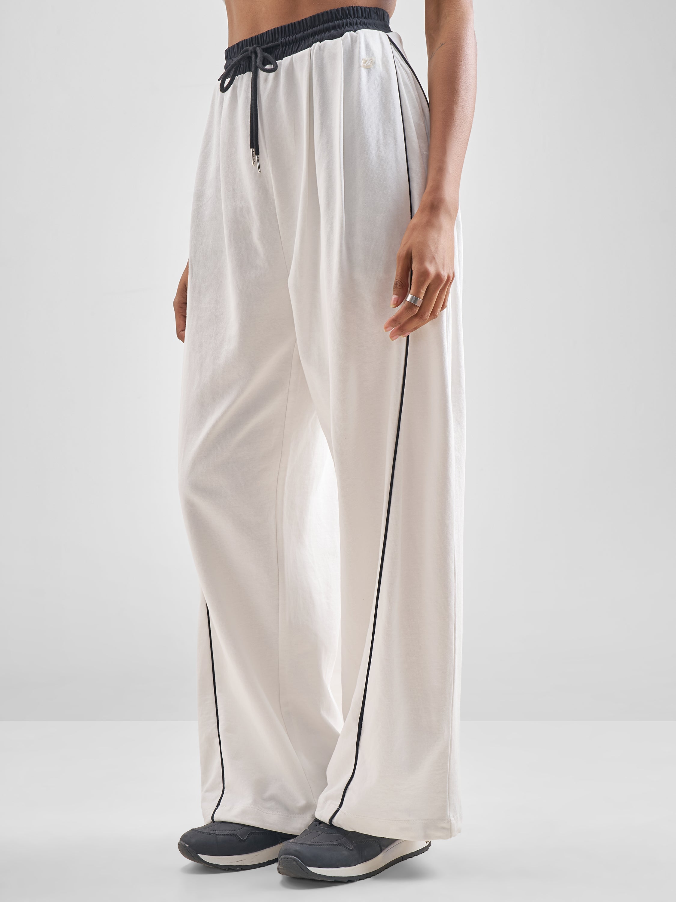 Street By Tokyo Talkies Women White Wide Leg Track Pant - White - Image 4
