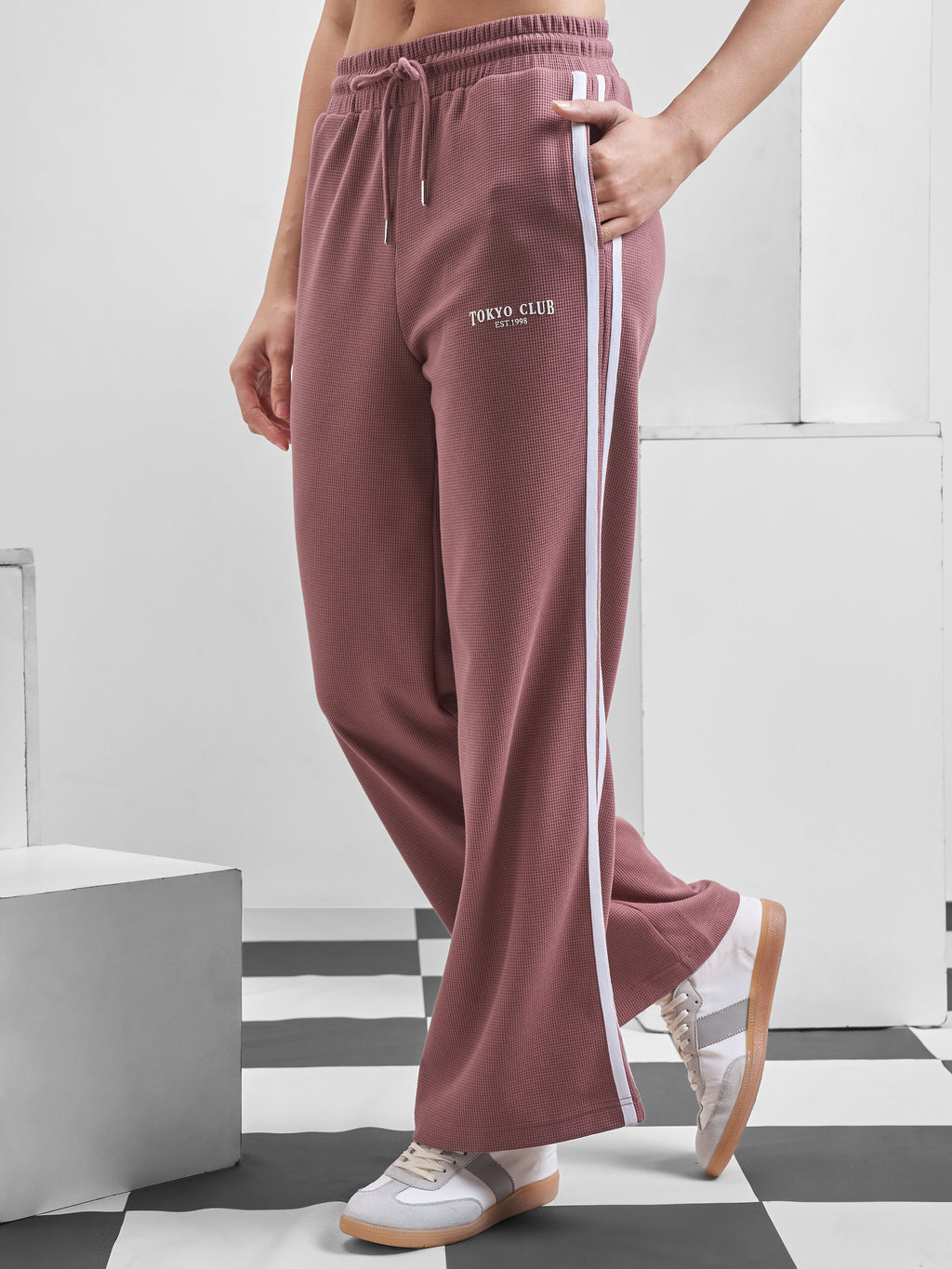 Street By Tokyo Talkies Women Mauve Relaxed Fit Track Pant - Mauve - Image 4