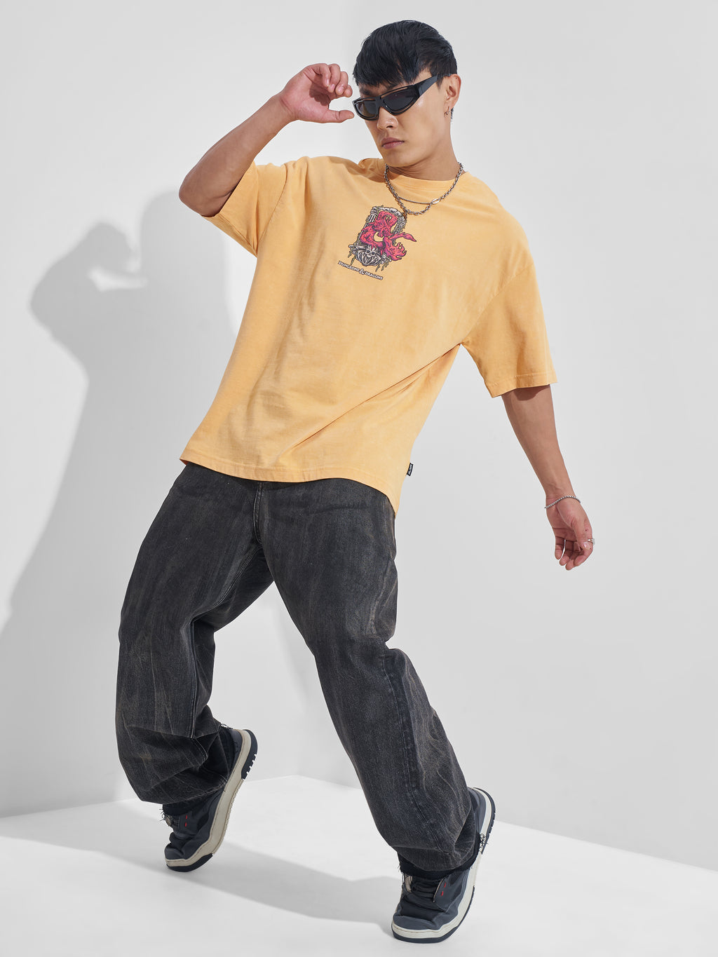 Highlander Men Yellow Dungeons And Dragons Printed Round Neck Oversized Fit T-Shirt - Yellow - Image 2