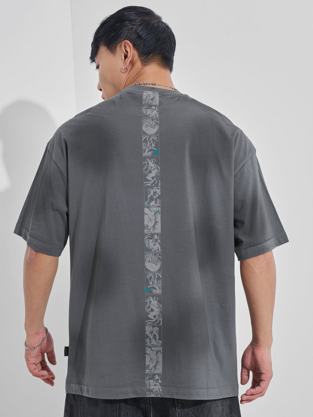 Highlander Men Grey Dungeons And Dragons Printed Round Neck Oversized Fit T-Shirt - Grey - Image 6
