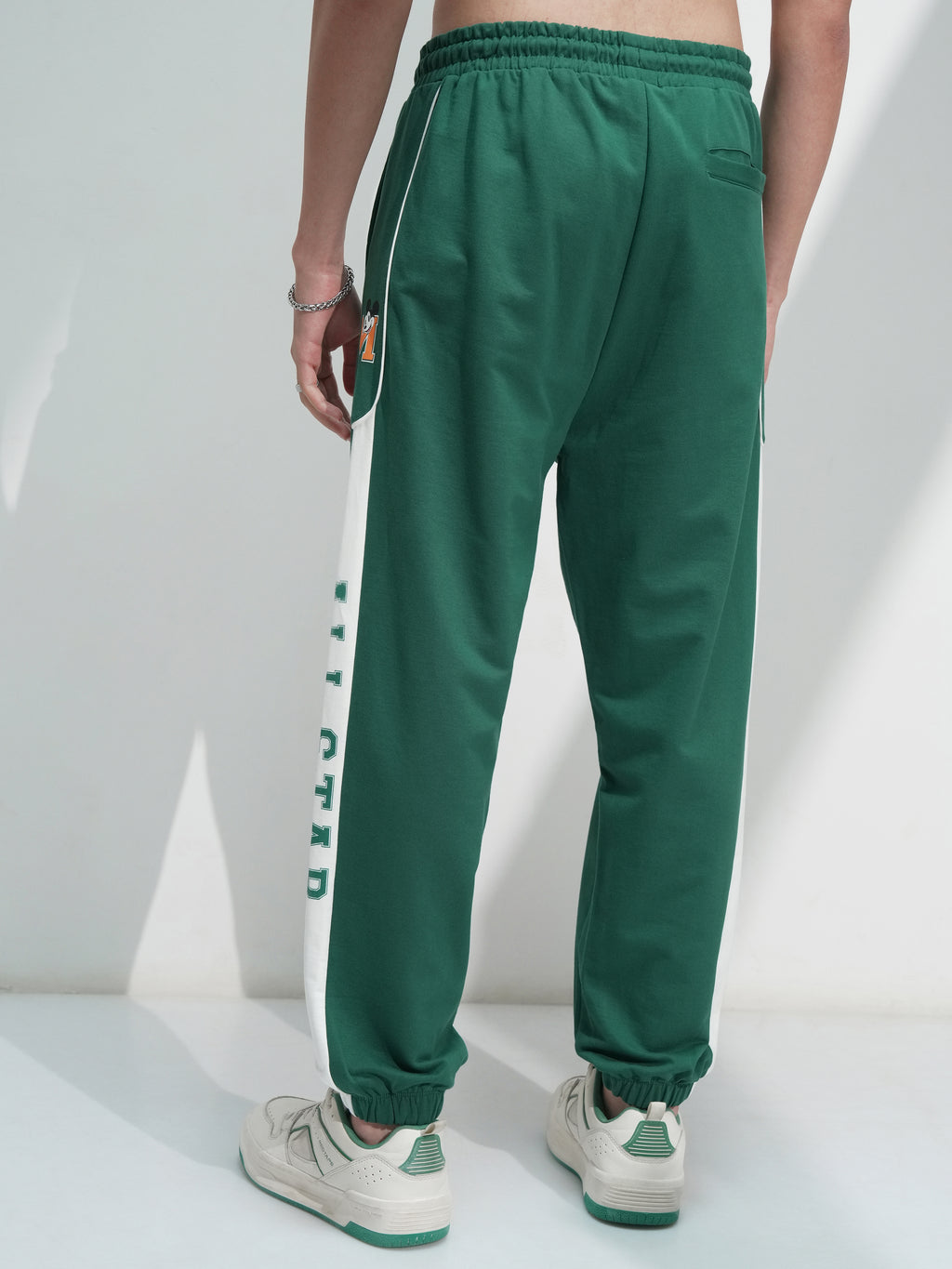 Disney By Highlander Men Green Mickey Mouse Solid Relaxed Fit Cargos - Green - Image 3