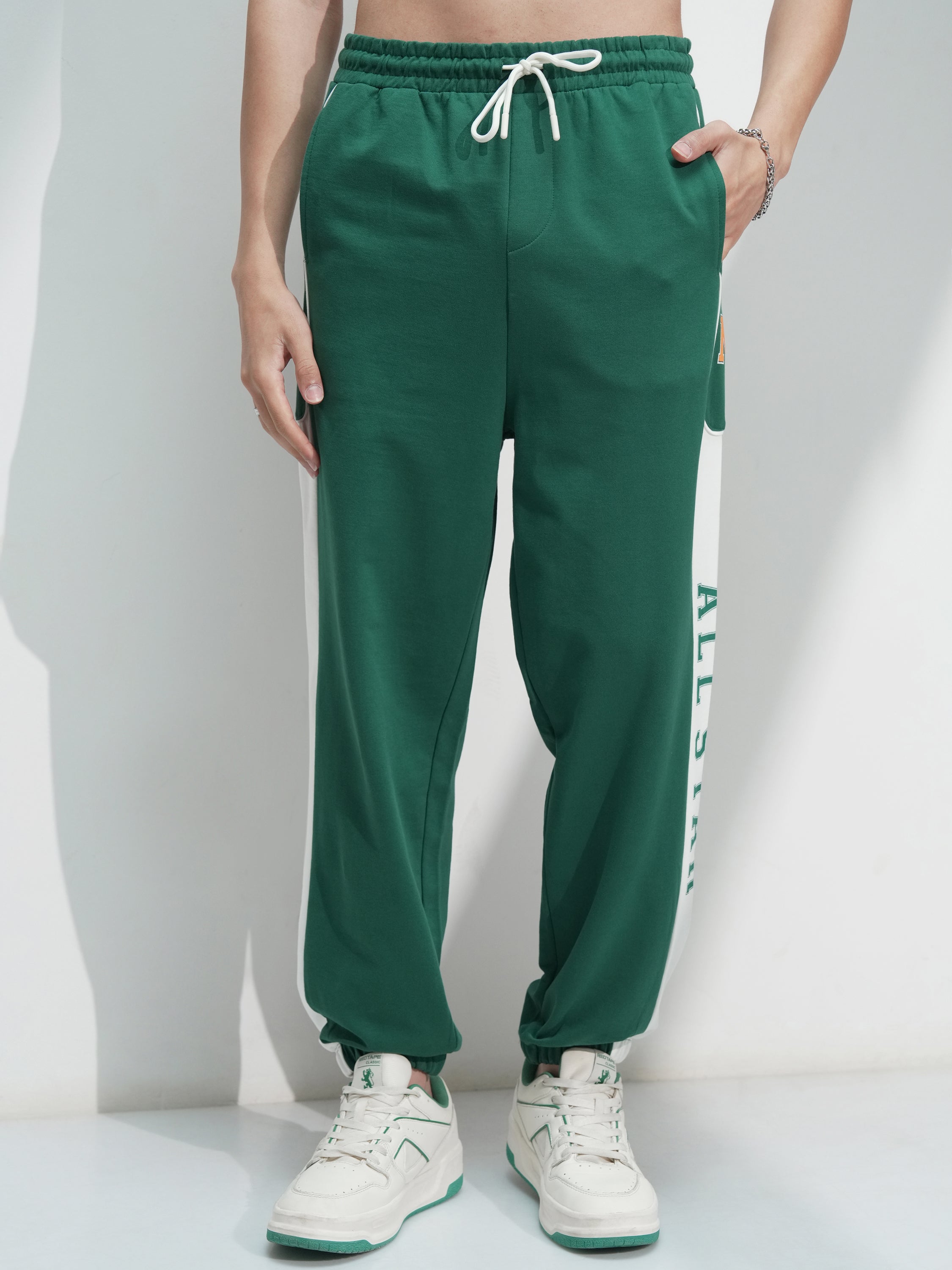 Disney By Highlander Men Green Mickey Mouse Solid Relaxed Fit Cargos - Green - Image 4