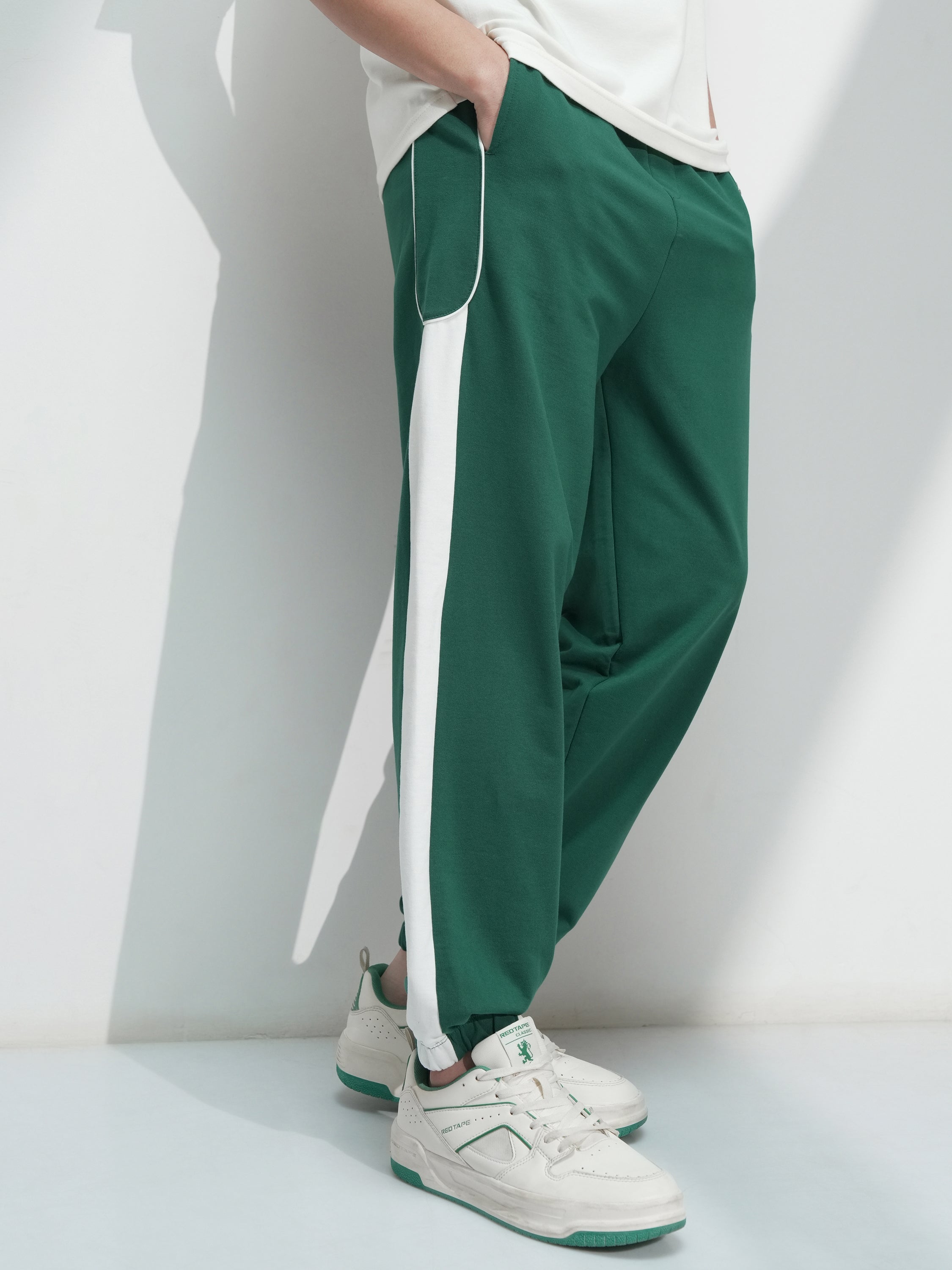 Disney By Highlander Men Green Mickey Mouse Solid Relaxed Fit Cargos - Green - Image 6