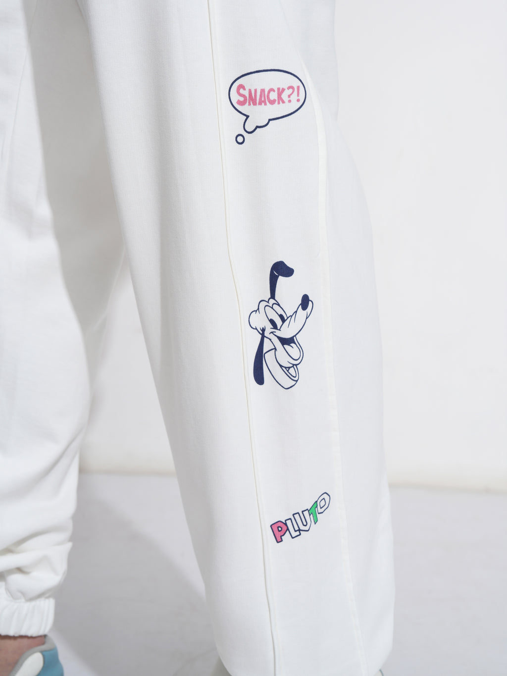 Disney By Highlander Men Off White Mickey Mouse Loose Fit Solid Joggers - Off White - Image 7
