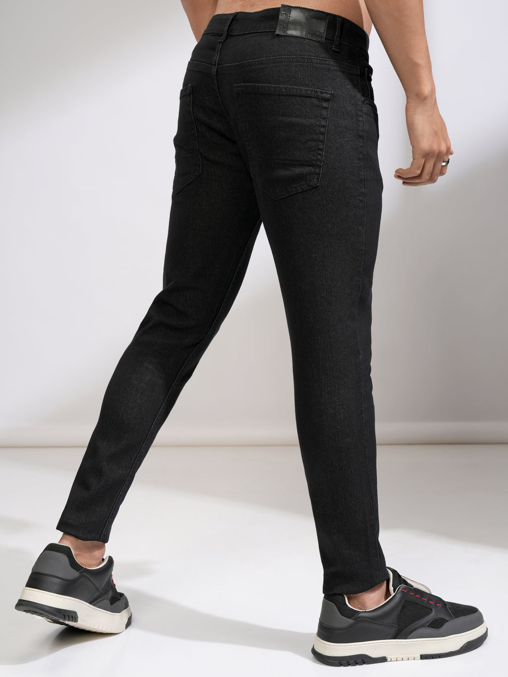 Highlander Men Black Tapered Fit Stretchable Jeans - Black - Image 3