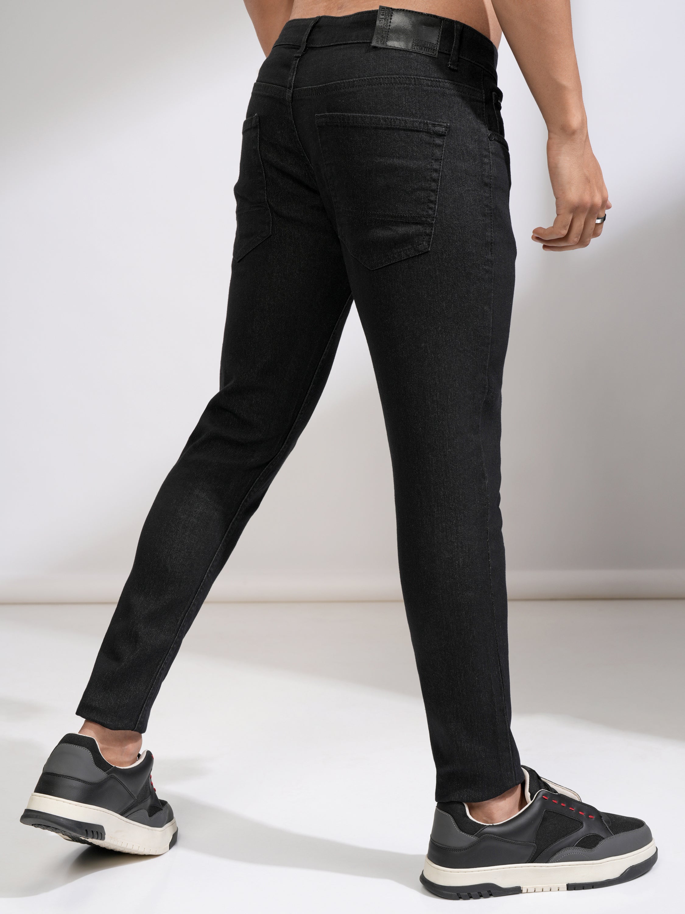 Highlander Men Black Tapered Fit Stretchable Jeans - Black - Image 3
