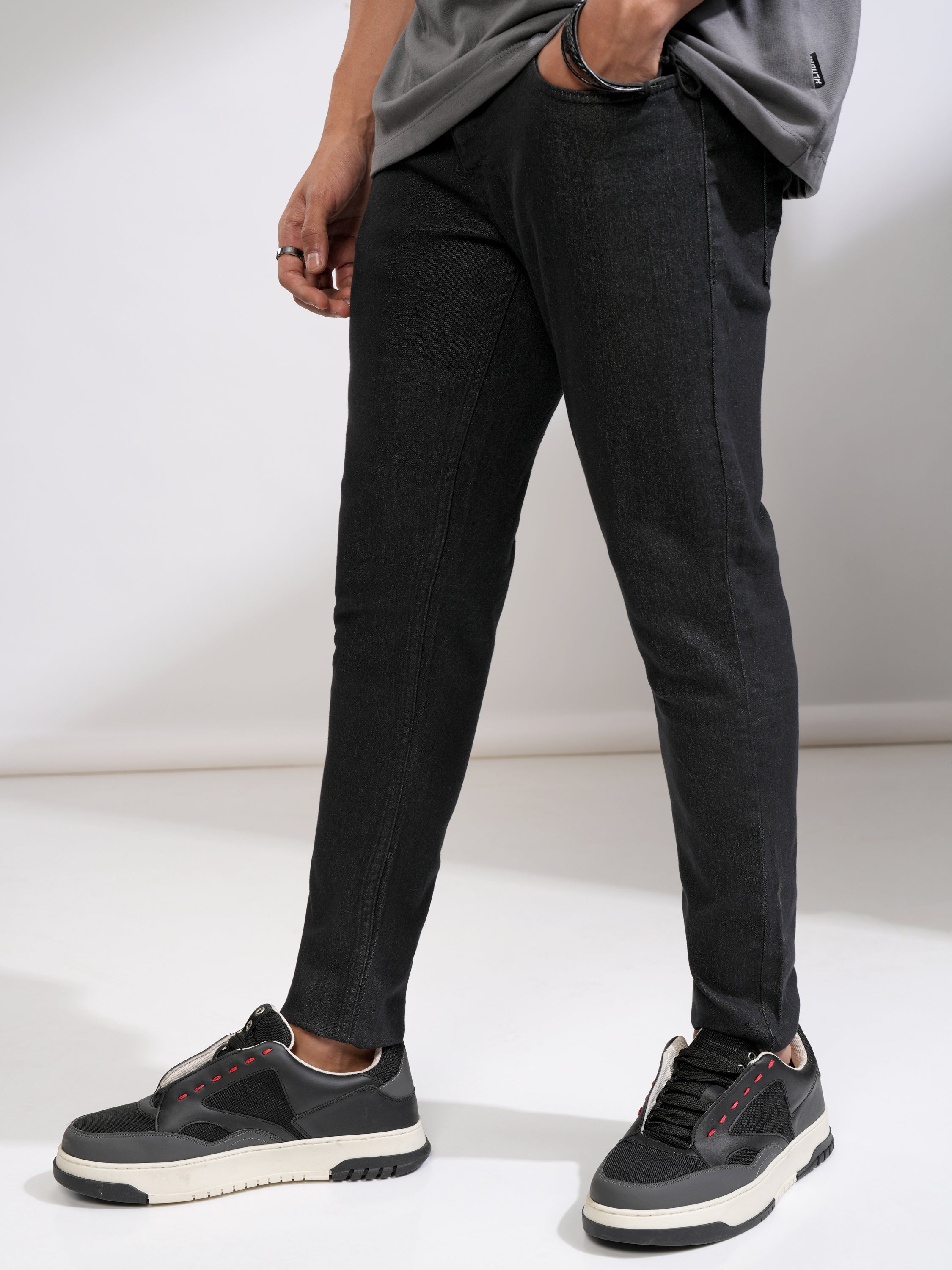 Highlander Men Black Tapered Fit Stretchable Jeans - Black - Image 4