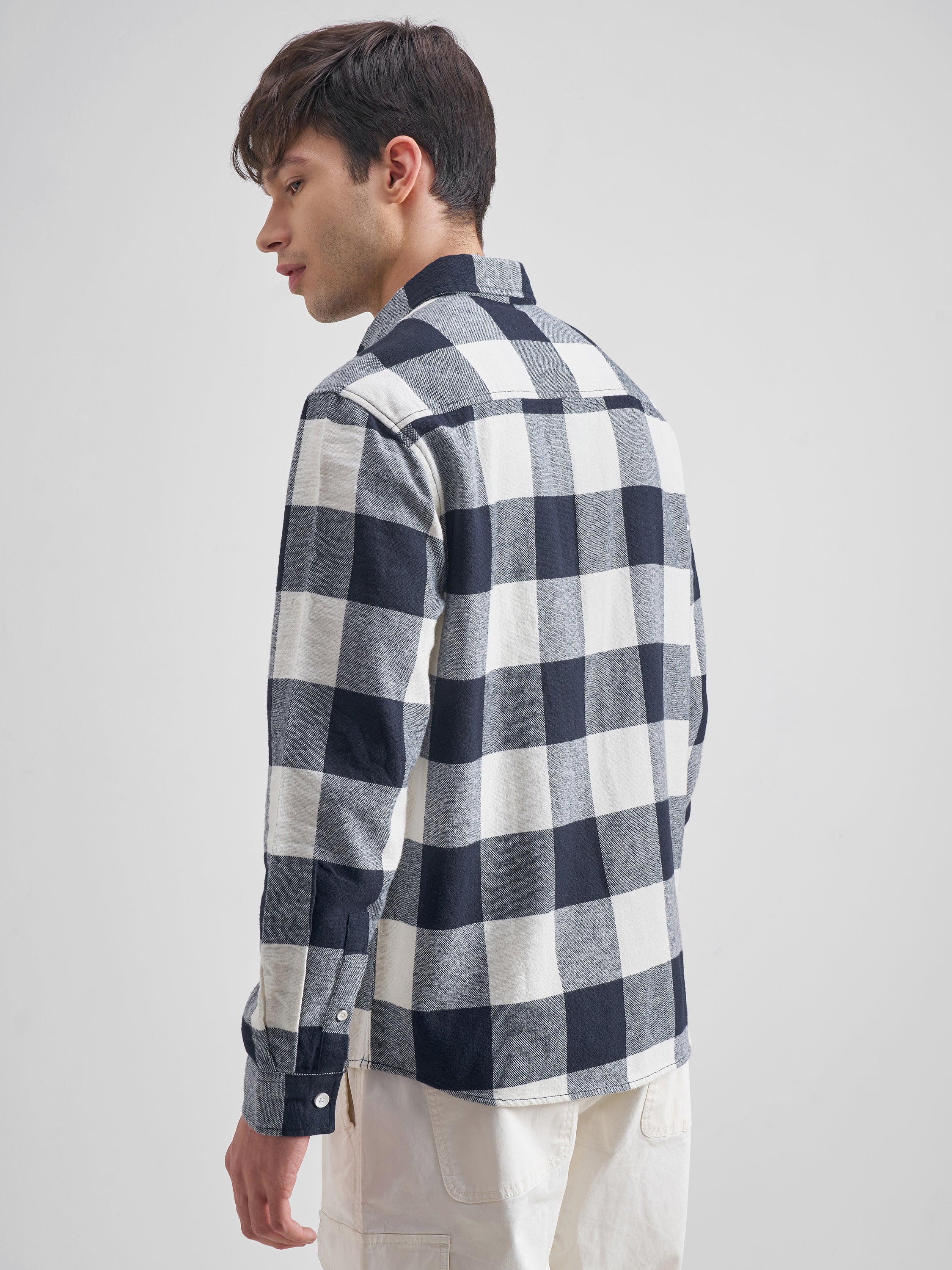 Highlander Men Off White Checked Relaxed Fit Casual Shirt - Off White - Image 3